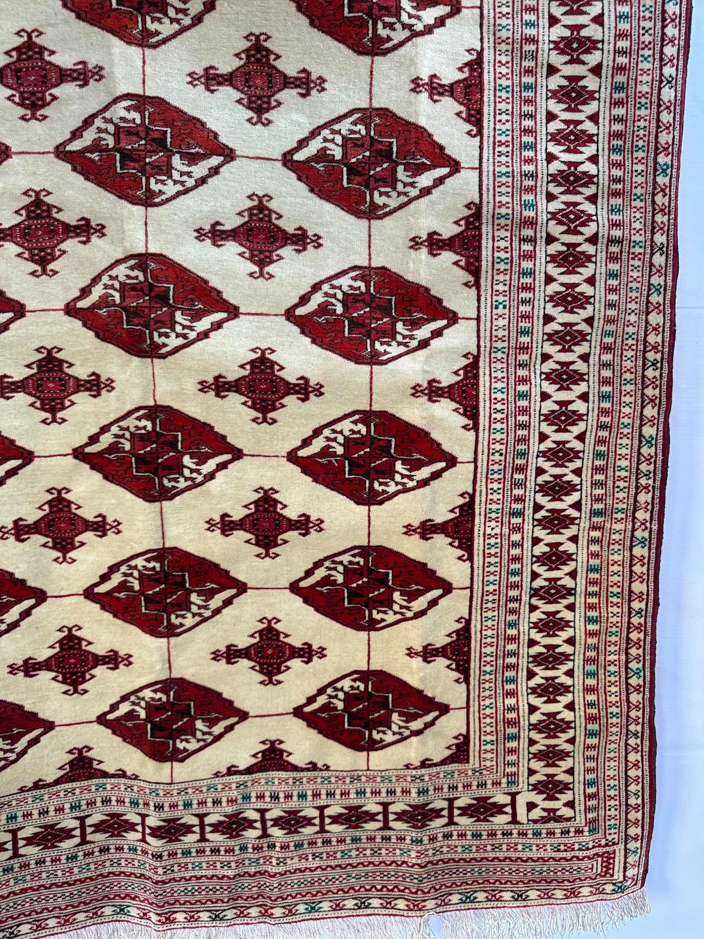 Handmade Tekke Turkmen Rug
180 x 137 cm | 6 x 4.5 ft
