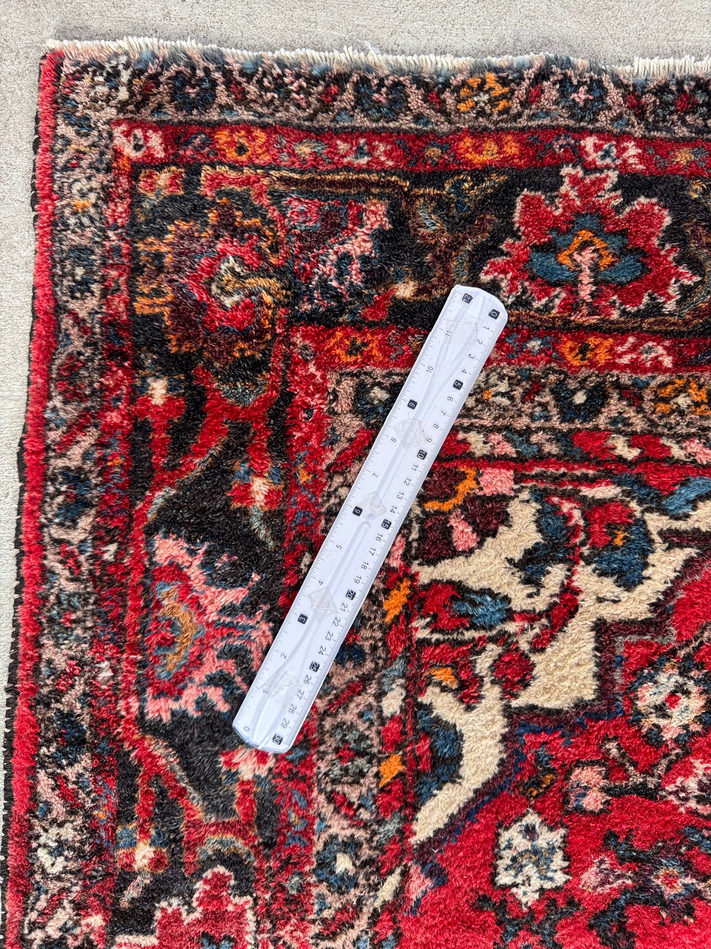 Handmade Persian Hosseinabad 220 x 150 cm | 7.22 x 4.92