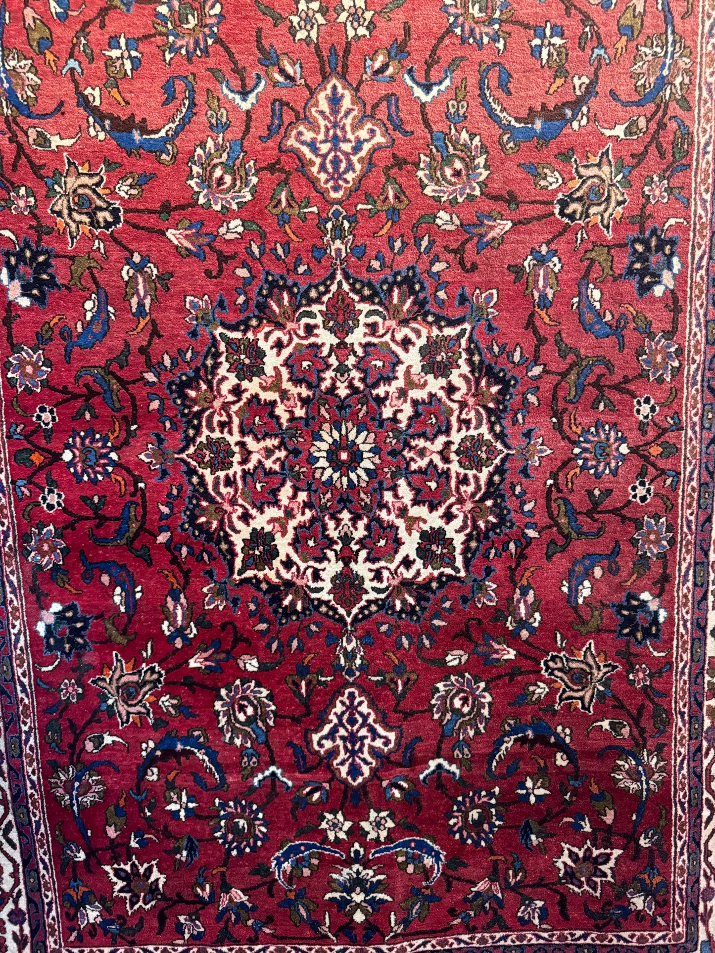 Handmade Persian Bakhtiari 211 x 154 cm | 7 x 5 ft