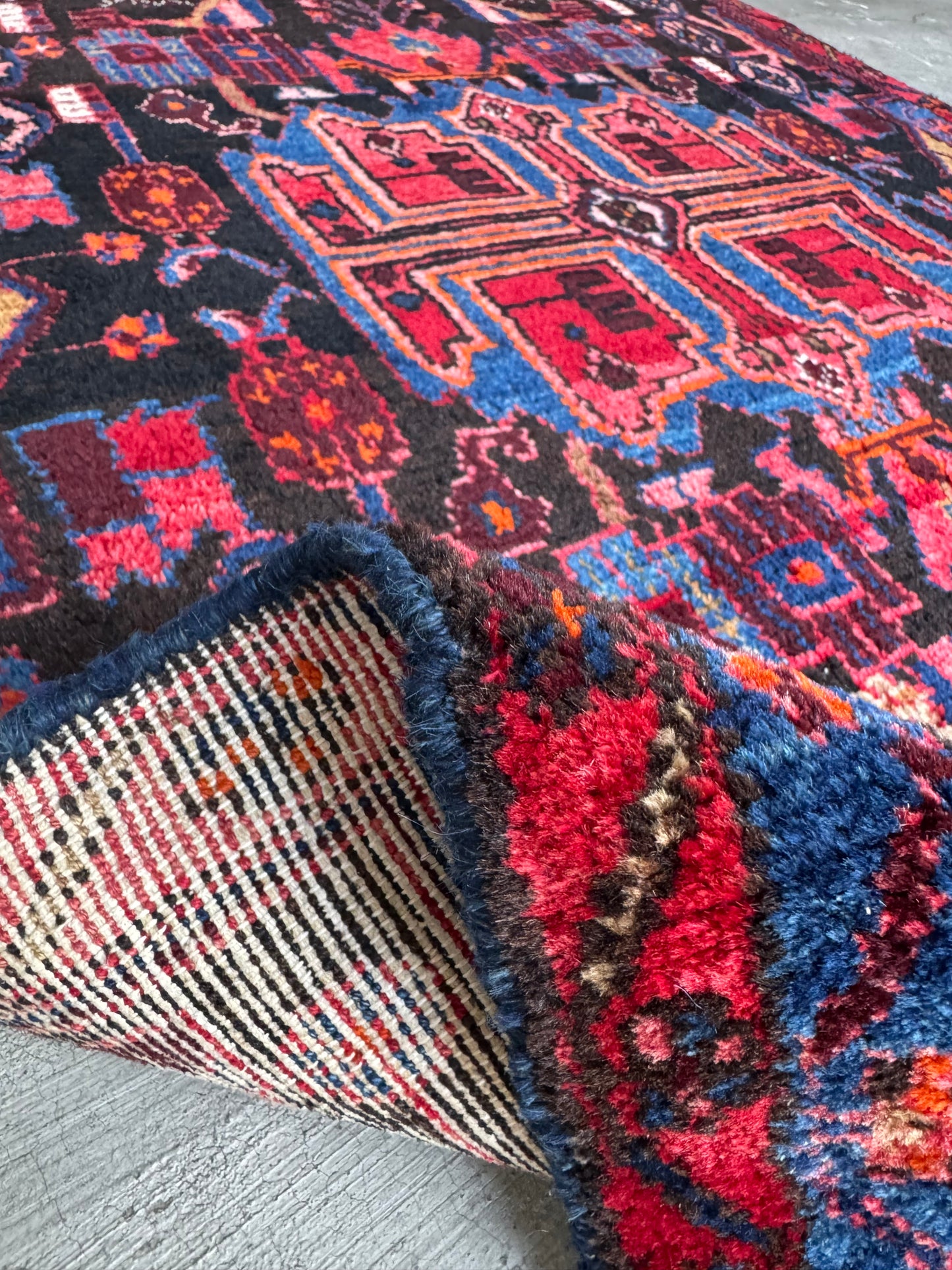 Handmade Persian Nahavand Rug 195 x 107 cm | 6.4 x 3.51 ft