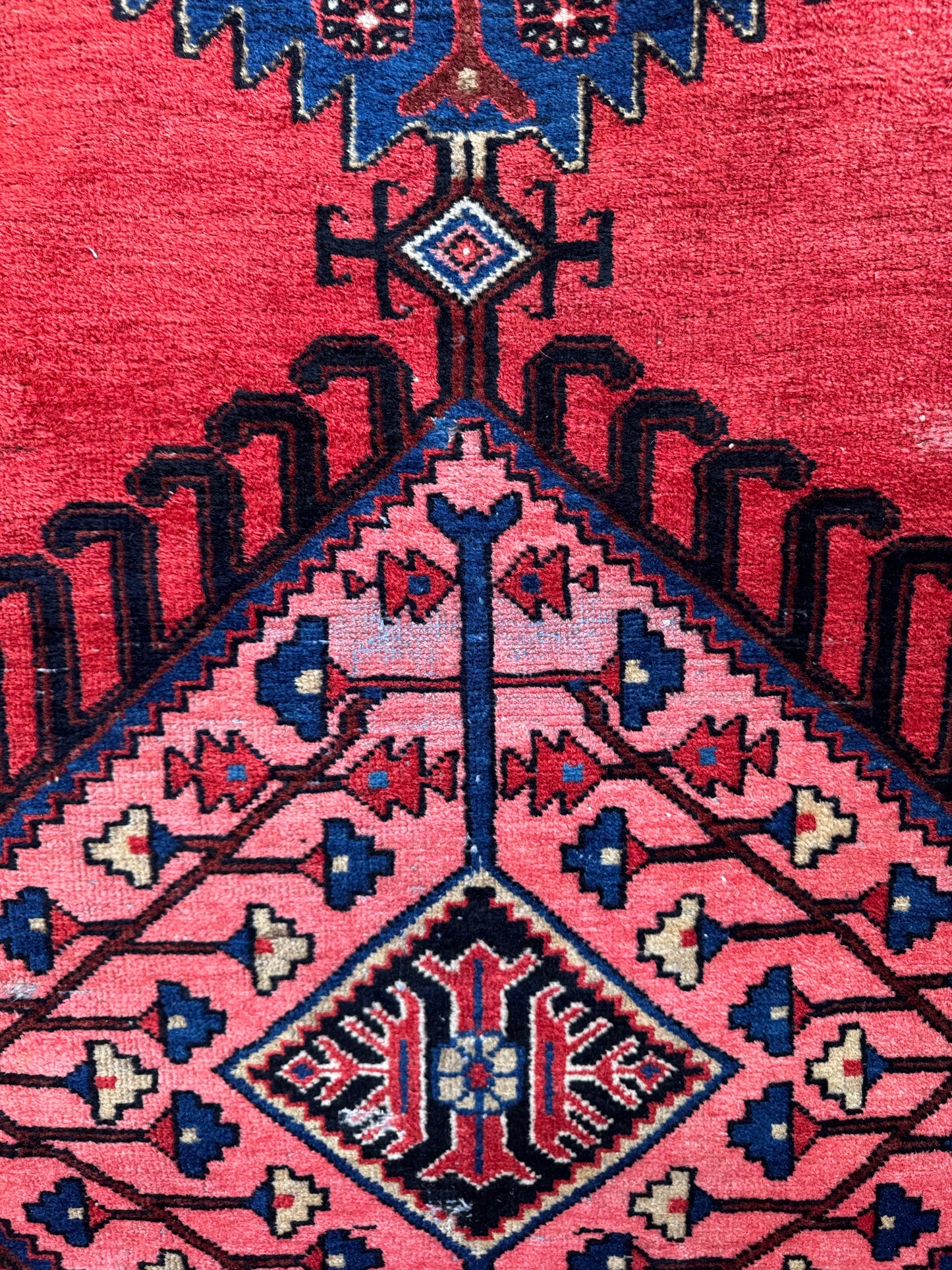Handmade Persian Wiss Rug
340 x 210 cm | 11.2 x 6.9 ft