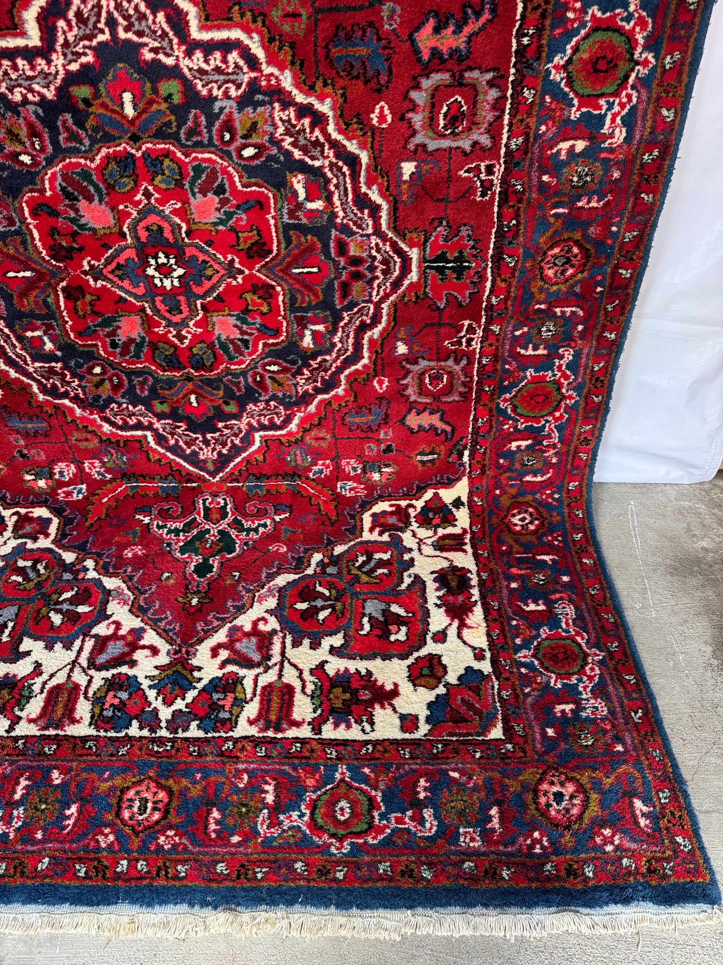 Handmade Persian Bakhtiar 300 x 190 cm | 9.84 x 6.23 ft