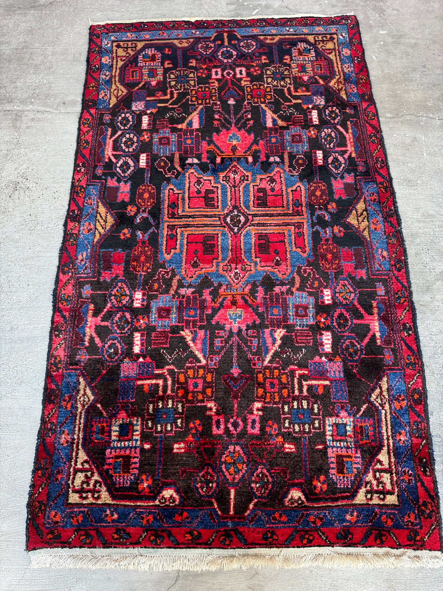 Handmade Persian Nahavand Rug 195 x 107 cm | 6.4 x 3.51 ft