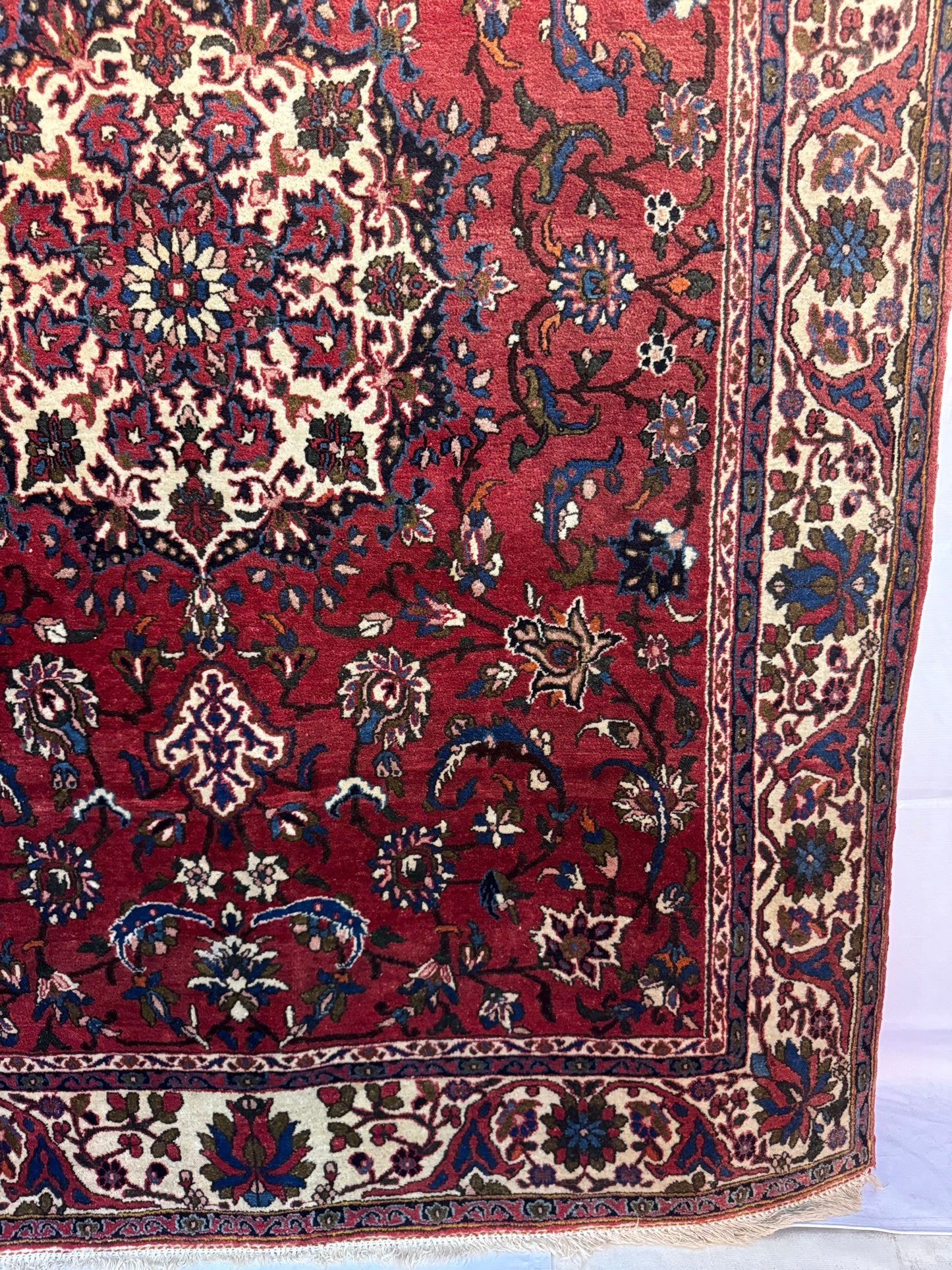 Handmade Persian Bakhtiari 211 x 154 cm | 7 x 5 ft