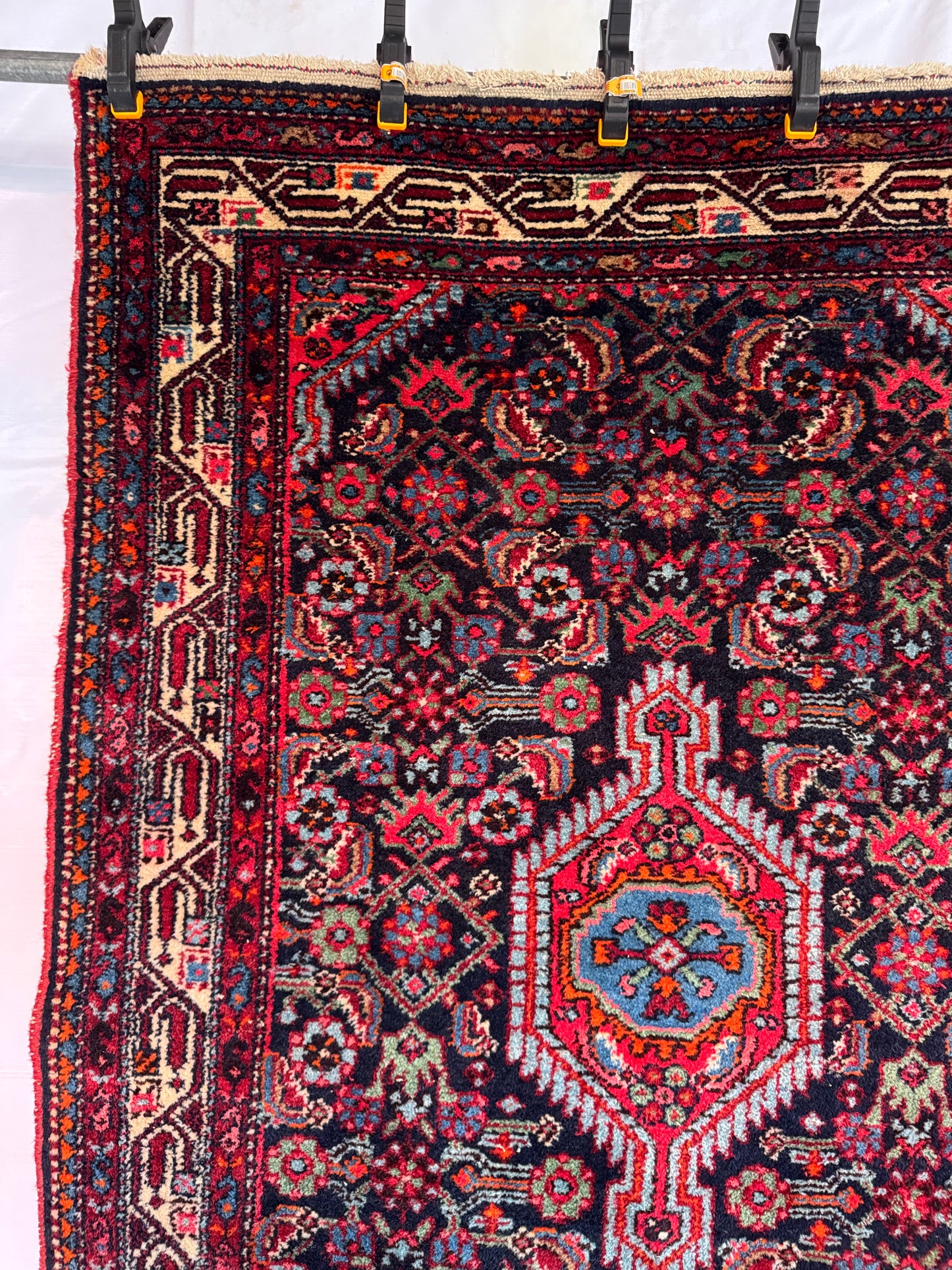 Handmade Persian Tuyserkan Rug 160 x 110cm | 5.25 x 3.61 ft
