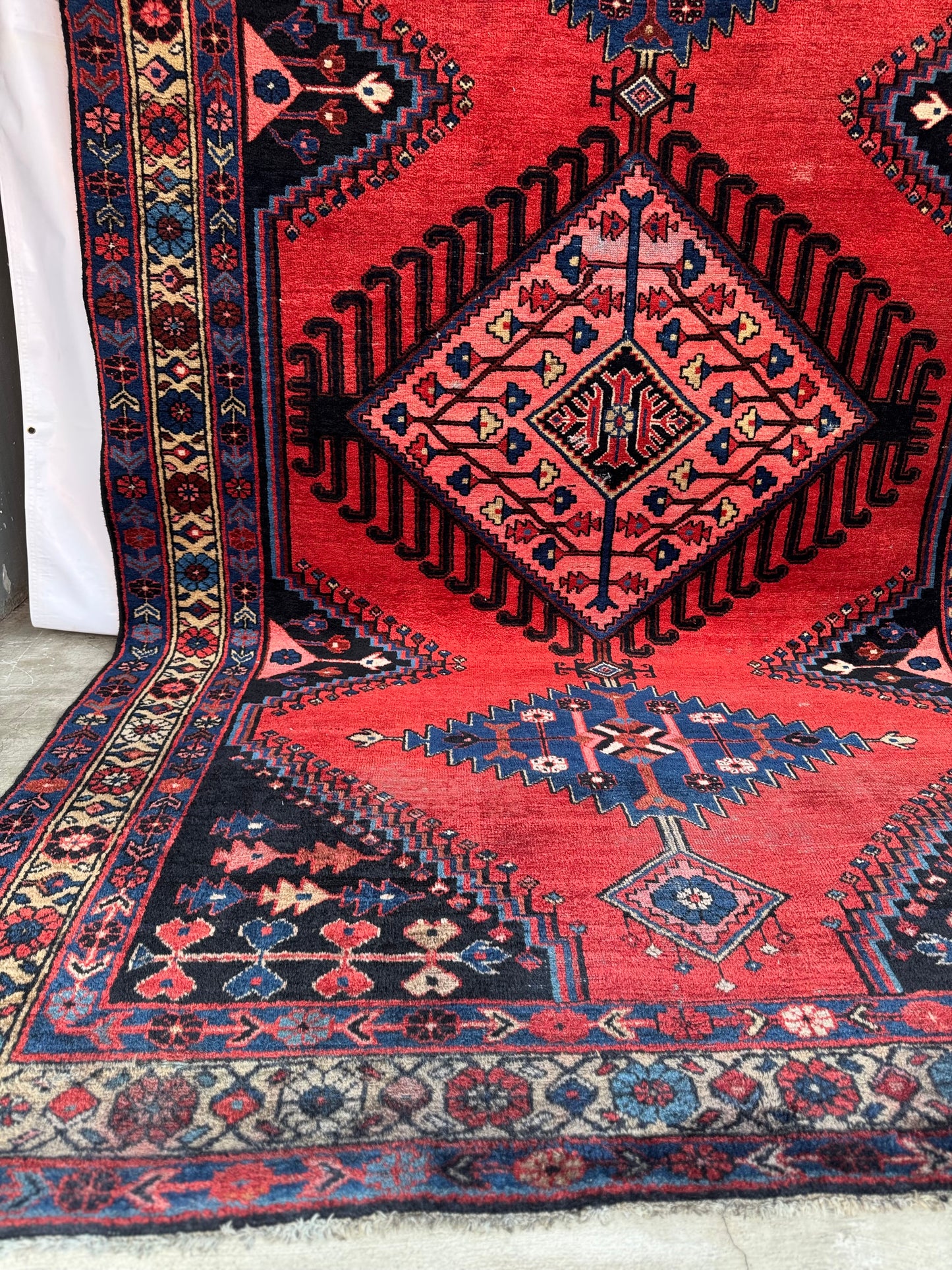 Handmade Persian Wiss Rug
340 x 210 cm | 11.2 x 6.9 ft
