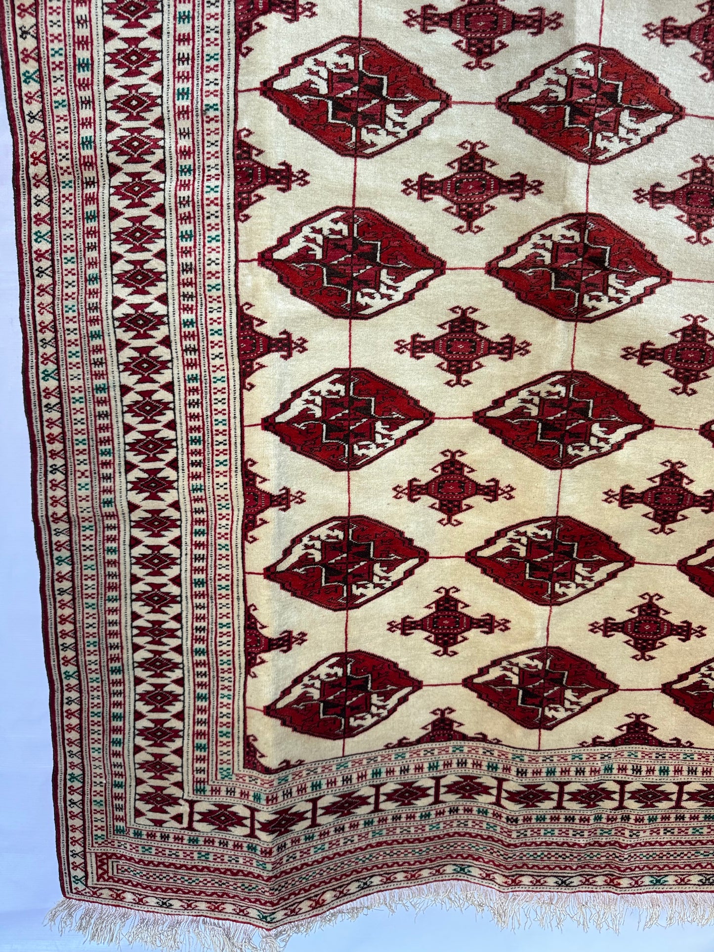 Handmade Tekke Turkmen Rug
180 x 137 cm | 6 x 4.5 ft