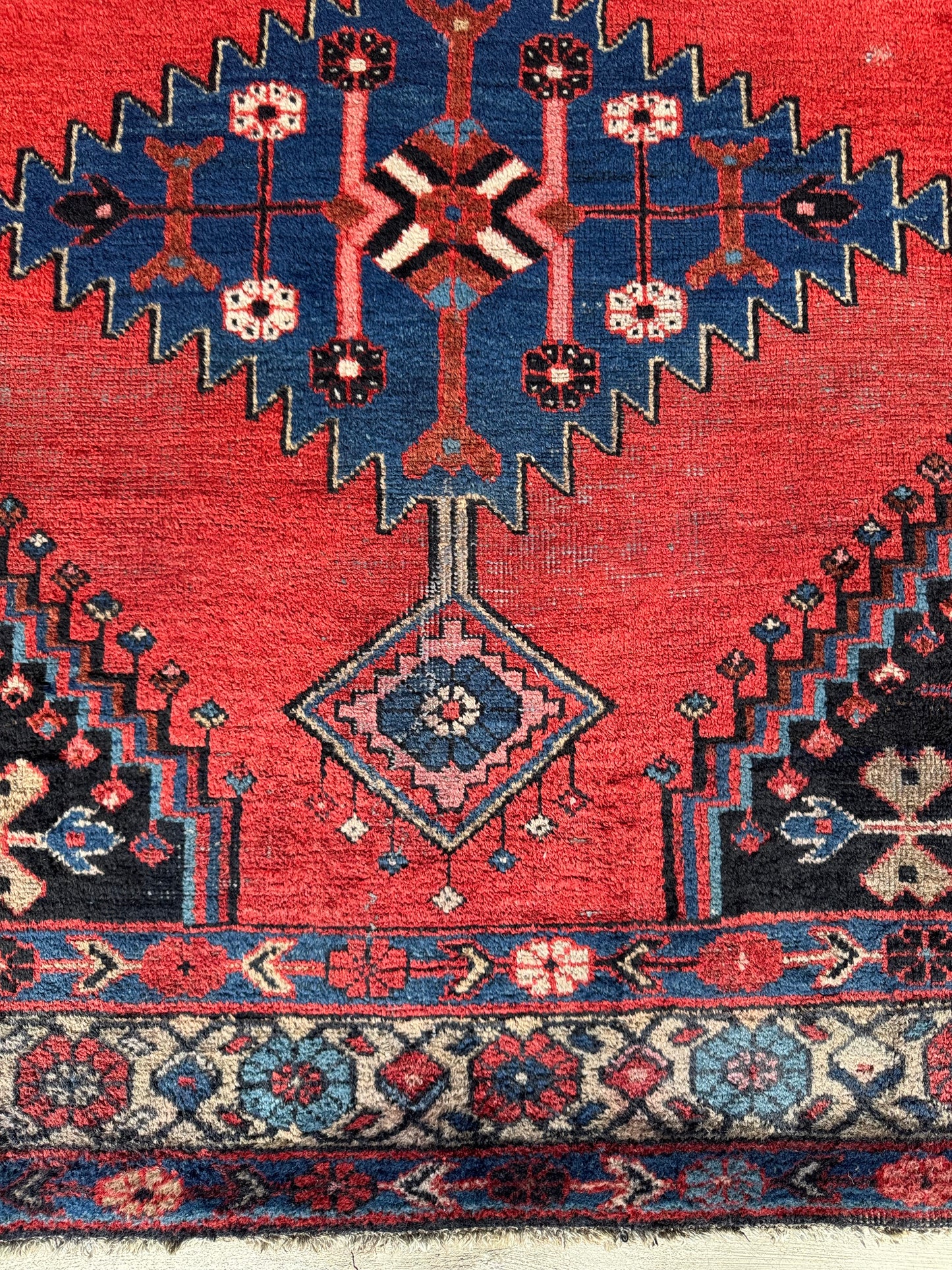 Handmade Persian Wiss Rug
340 x 210 cm | 11.2 x 6.9 ft
