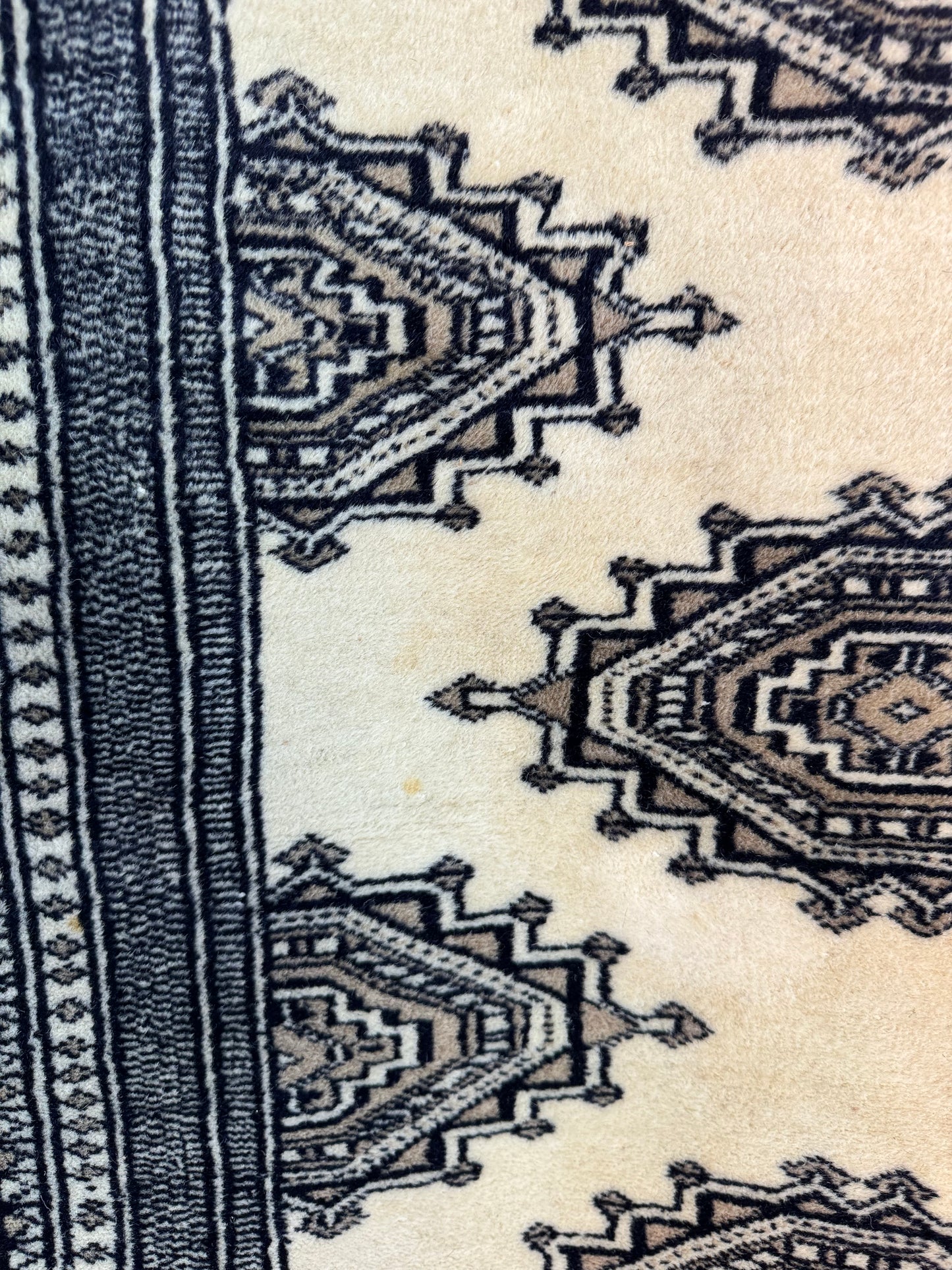 Handmade Bokhara 217 x 186 cm | 7.12 x 6.1 ft