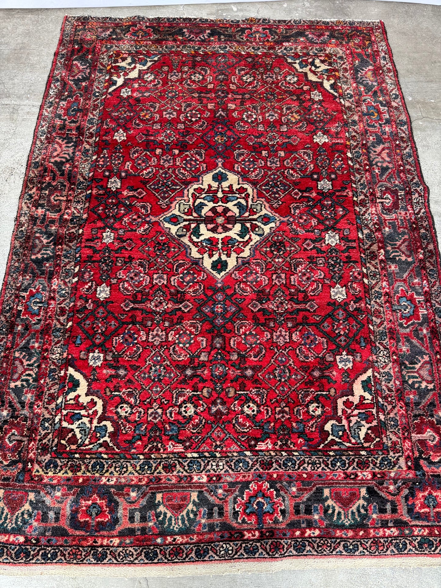 Handmade Persian Hosseinabad 220 x 150 cm | 7.22 x 4.92