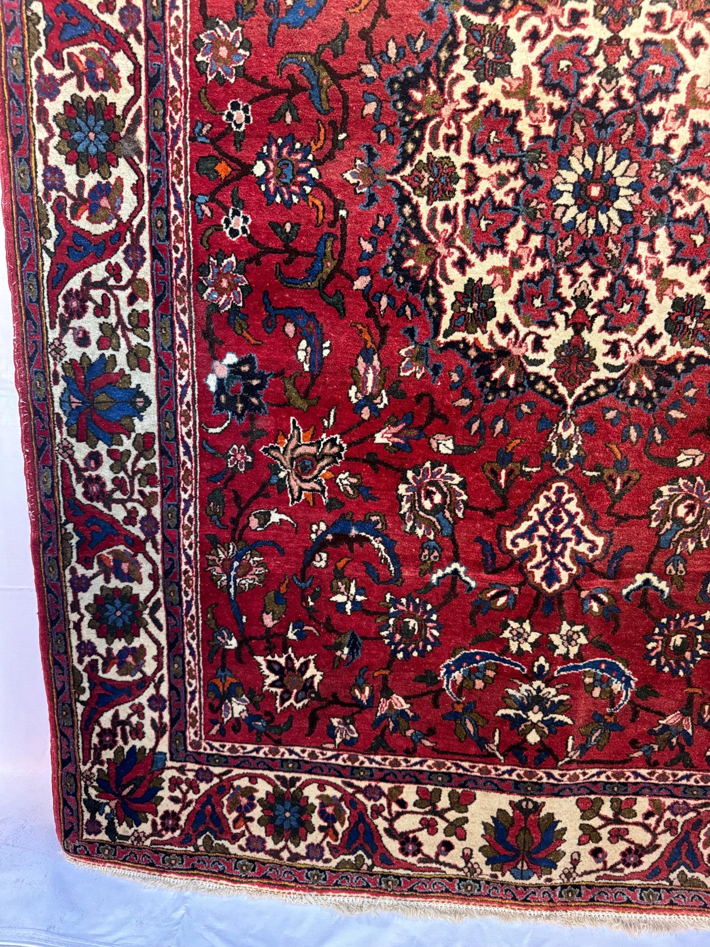 Handmade Persian Bakhtiari 211 x 154 cm | 7 x 5 ft