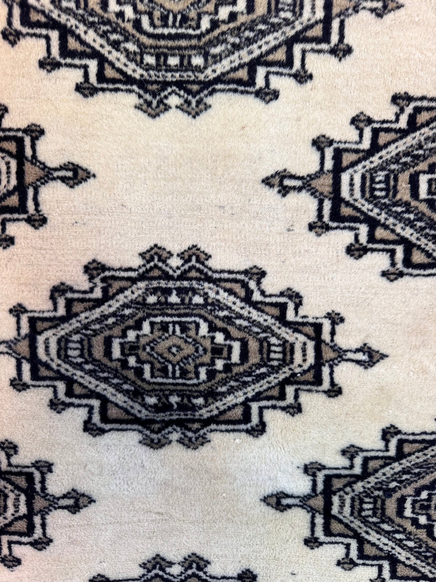 Handmade Bokhara 217 x 186 cm | 7.12 x 6.1 ft