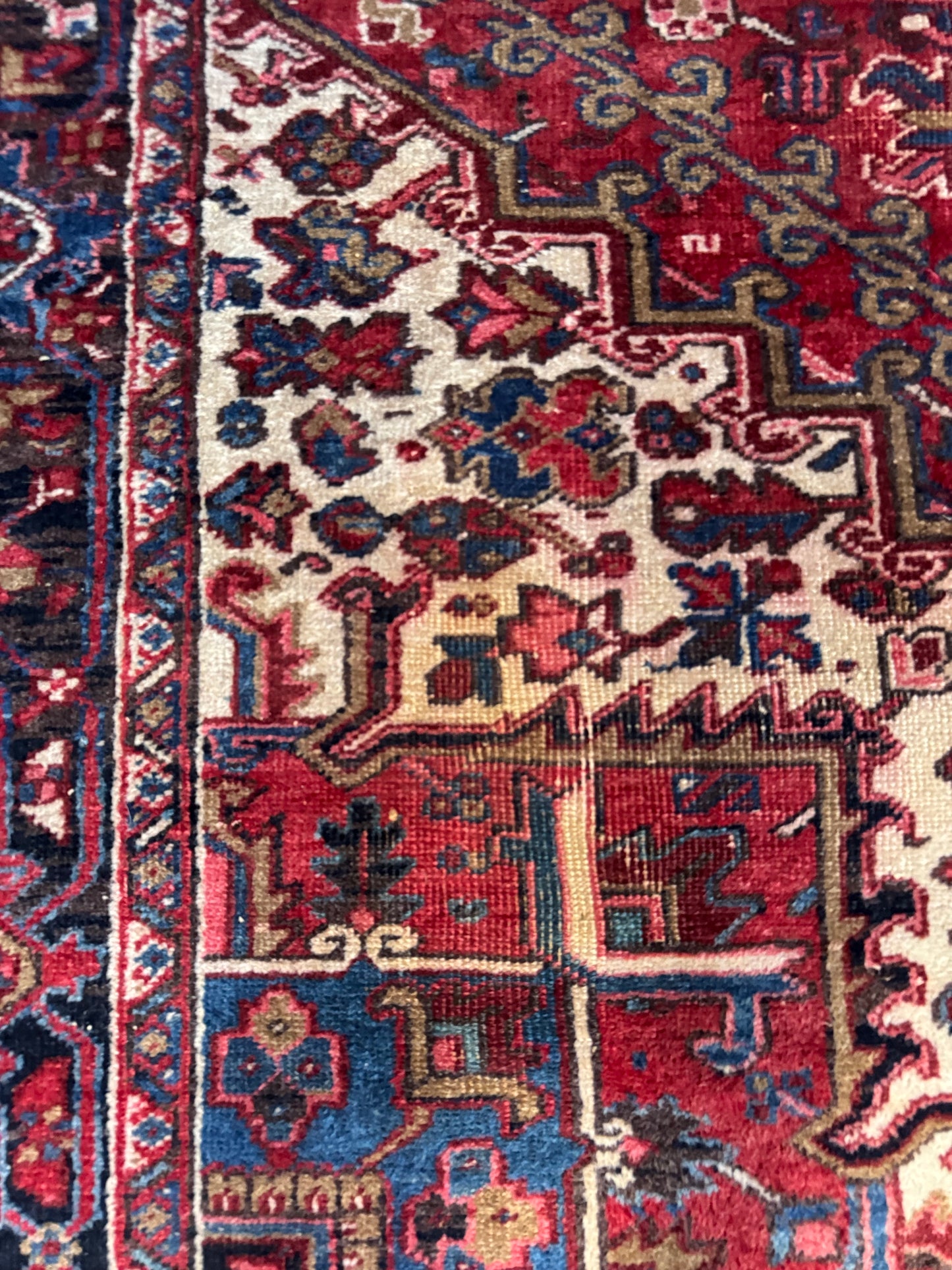 Handmade Persian Heriz 350 x 262 cm | 11.5 x 8.6 ft