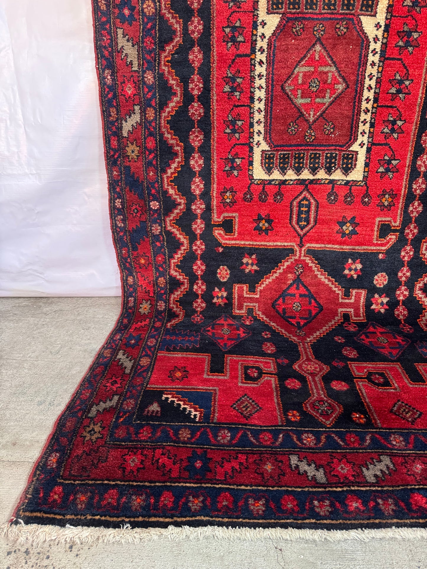 Handmade Persian Zanjan Rug
290 x 125 cm | 9.5 x 4.1 ft