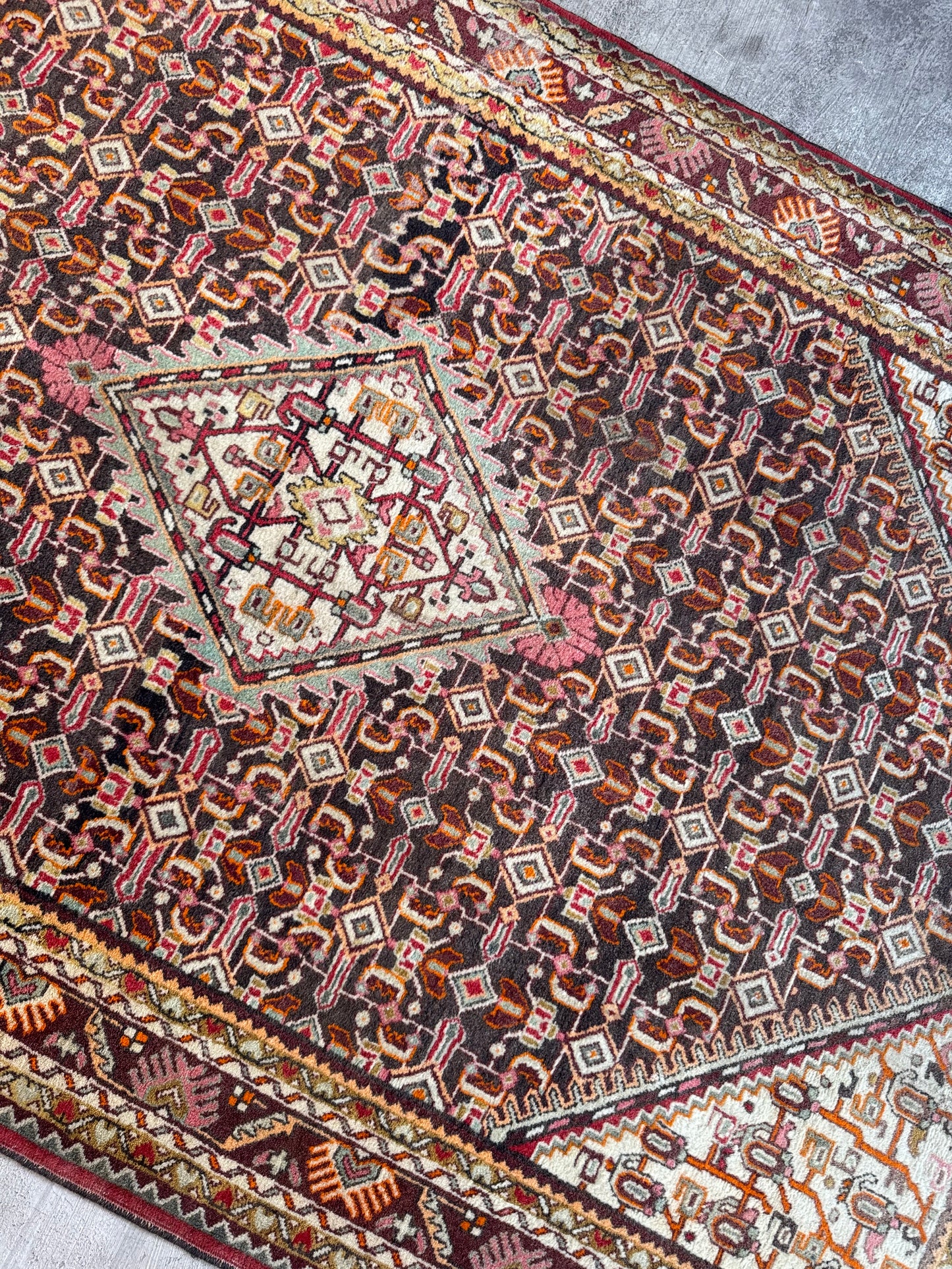 Handmade Persian Bidjar Rug
220 x 135 cm | 7.2 x 4.4 ft