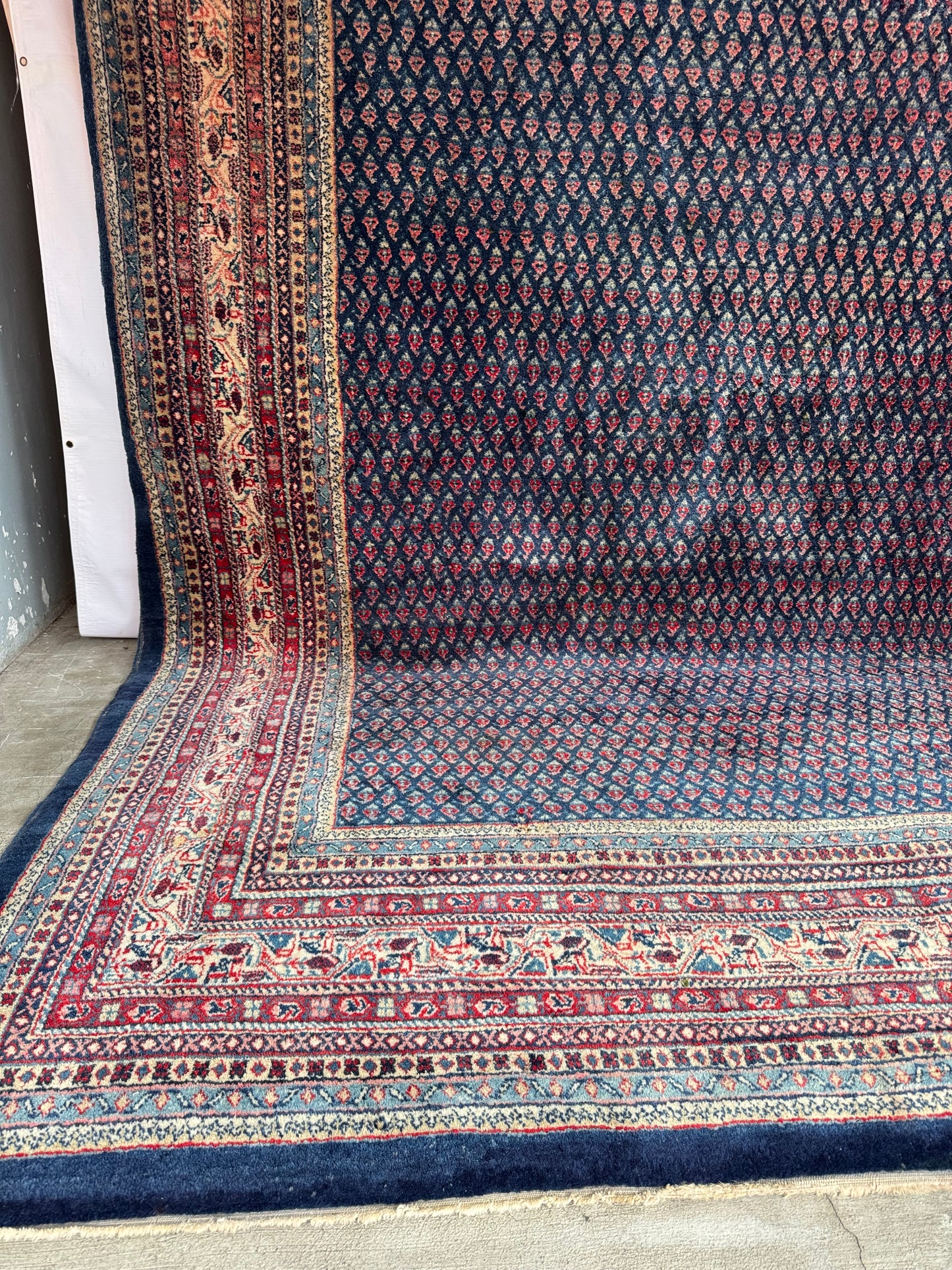 Handmade Persian Sarouk Mir Rug
335 x 240 cm | 11.0 x 7.9 ft