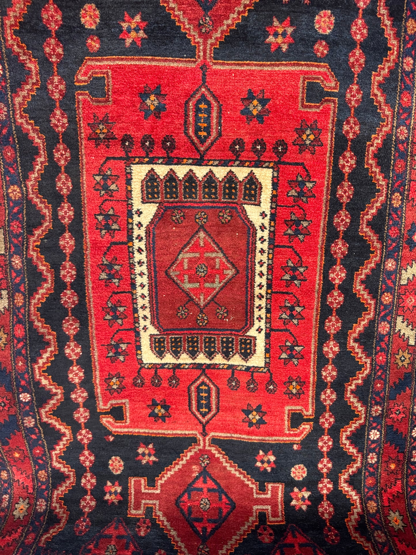 Handmade Persian Zanjan Rug
290 x 125 cm | 9.5 x 4.1 ft