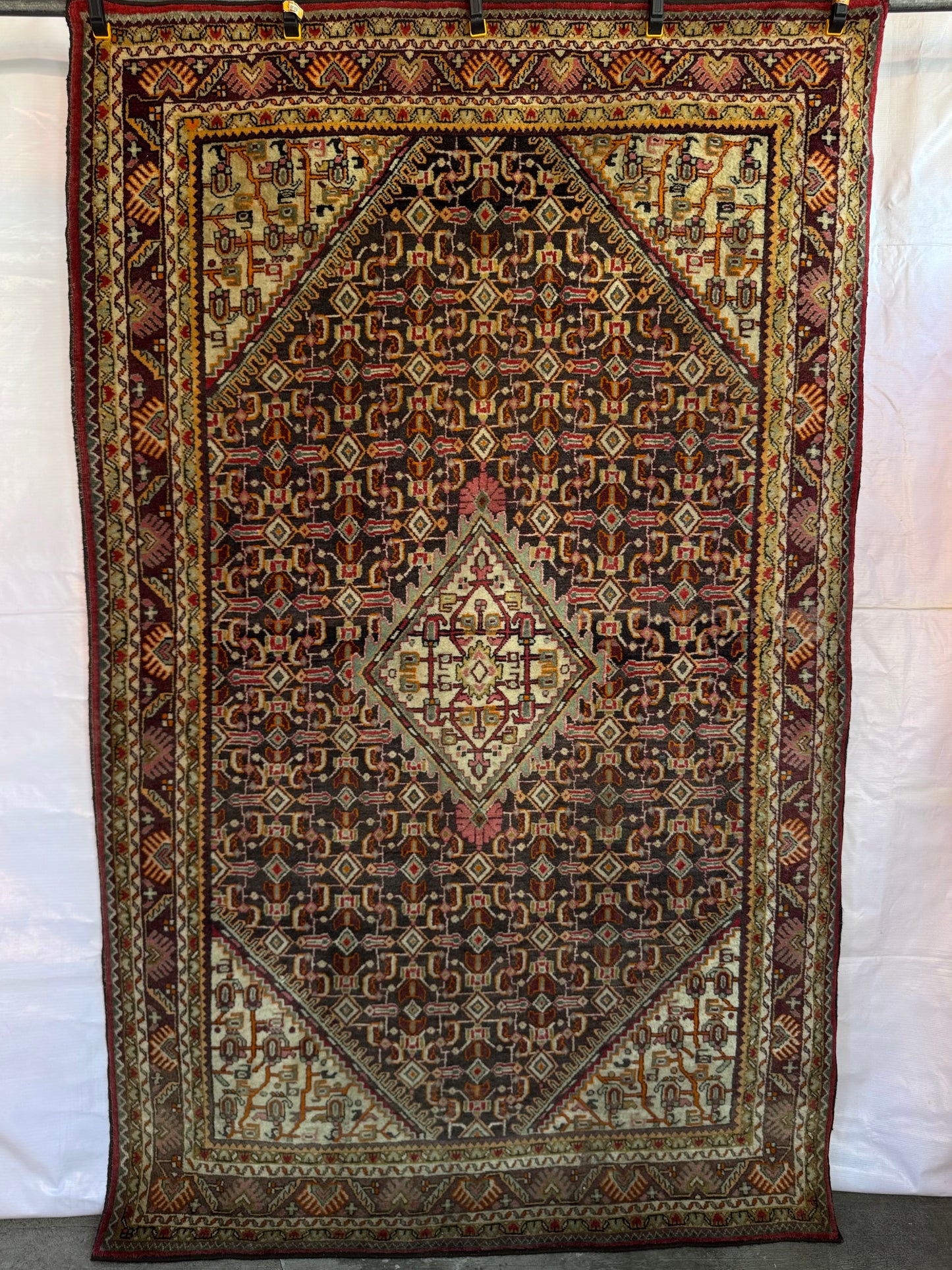 Handmade Persian Bidjar Rug
220 x 135 cm | 7.2 x 4.4 ft