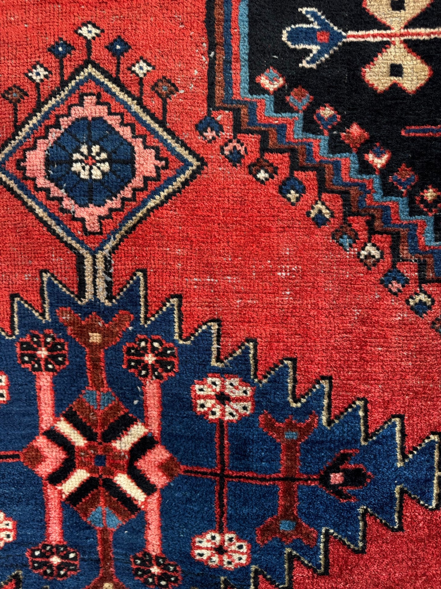 Handmade Persian Wiss Rug
340 x 210 cm | 11.2 x 6.9 ft