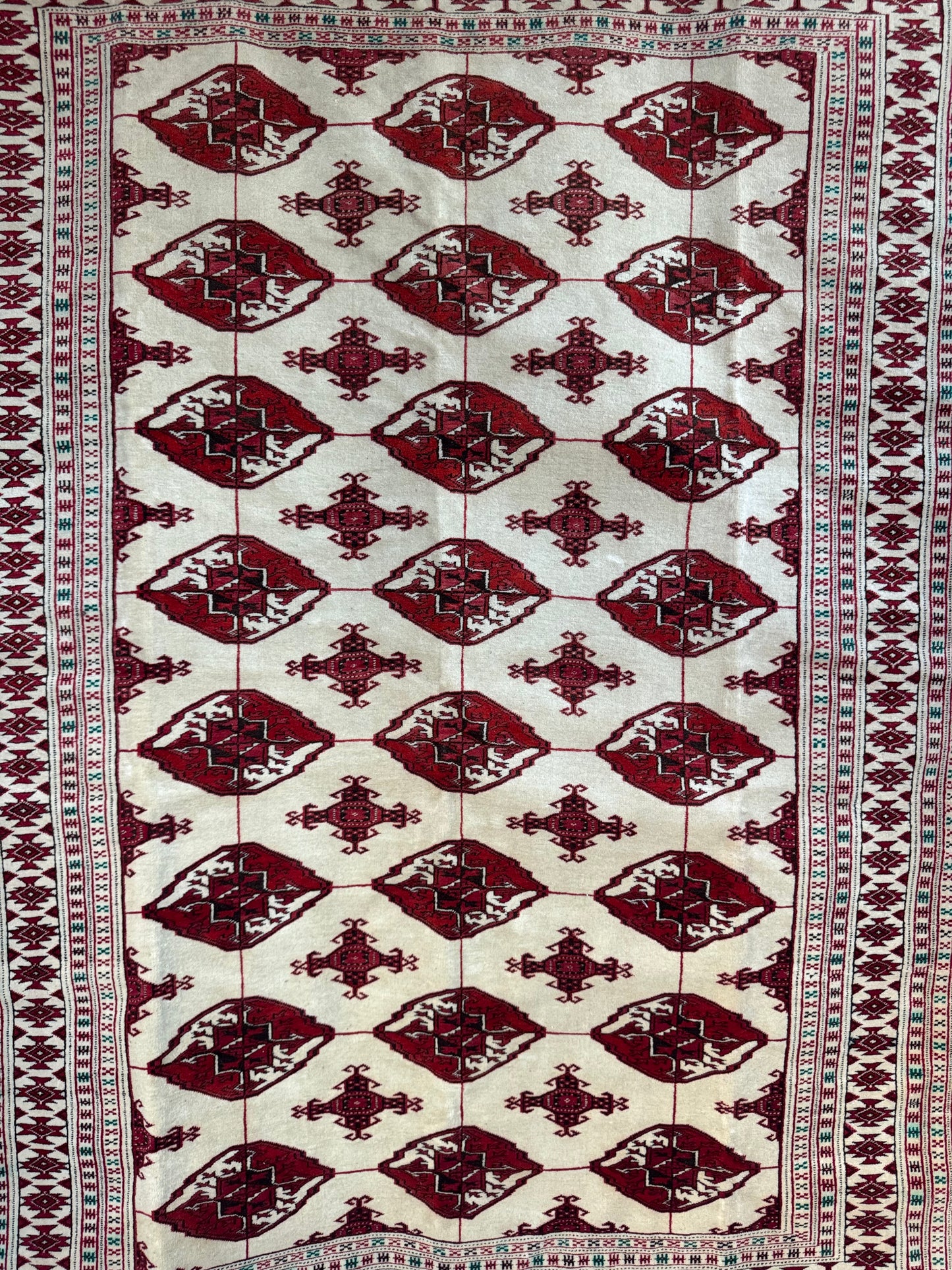 Handmade Tekke Turkmen Rug
180 x 137 cm | 6 x 4.5 ft
