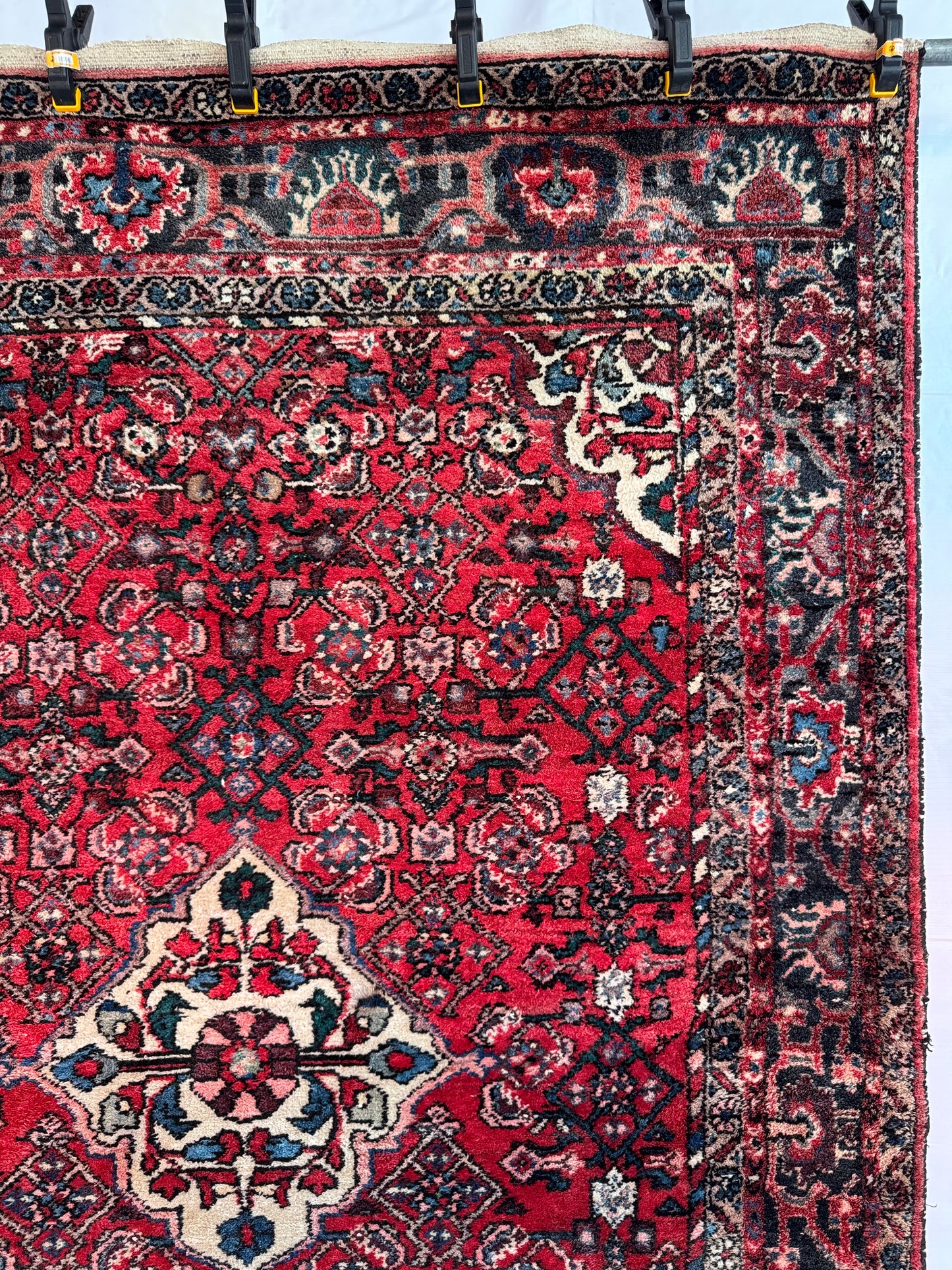 Handmade Persian Hosseinabad 220 x 150 cm | 7.22 x 4.92