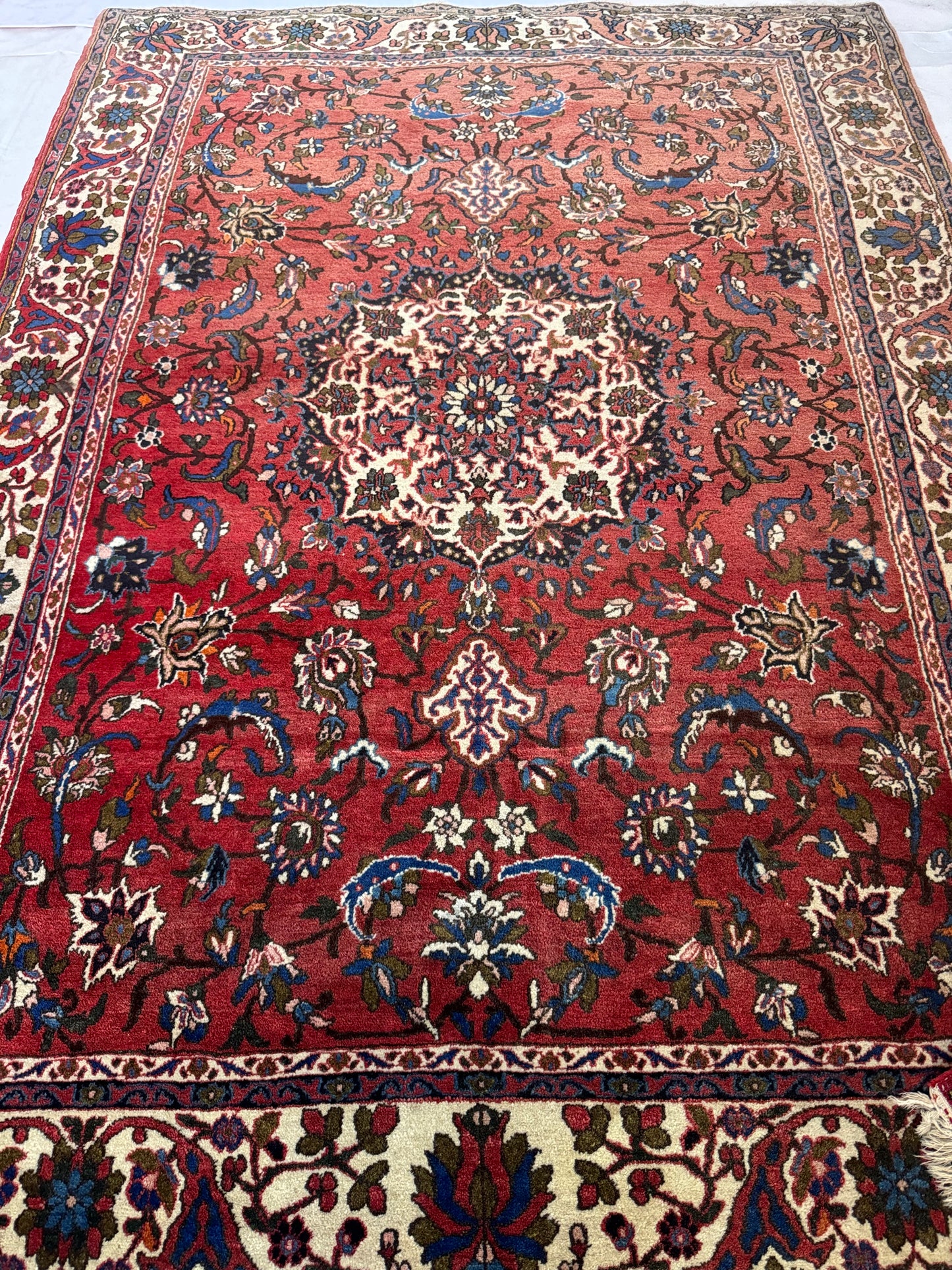 Handmade Persian Bakhtiari 211 x 154 cm | 7 x 5 ft
