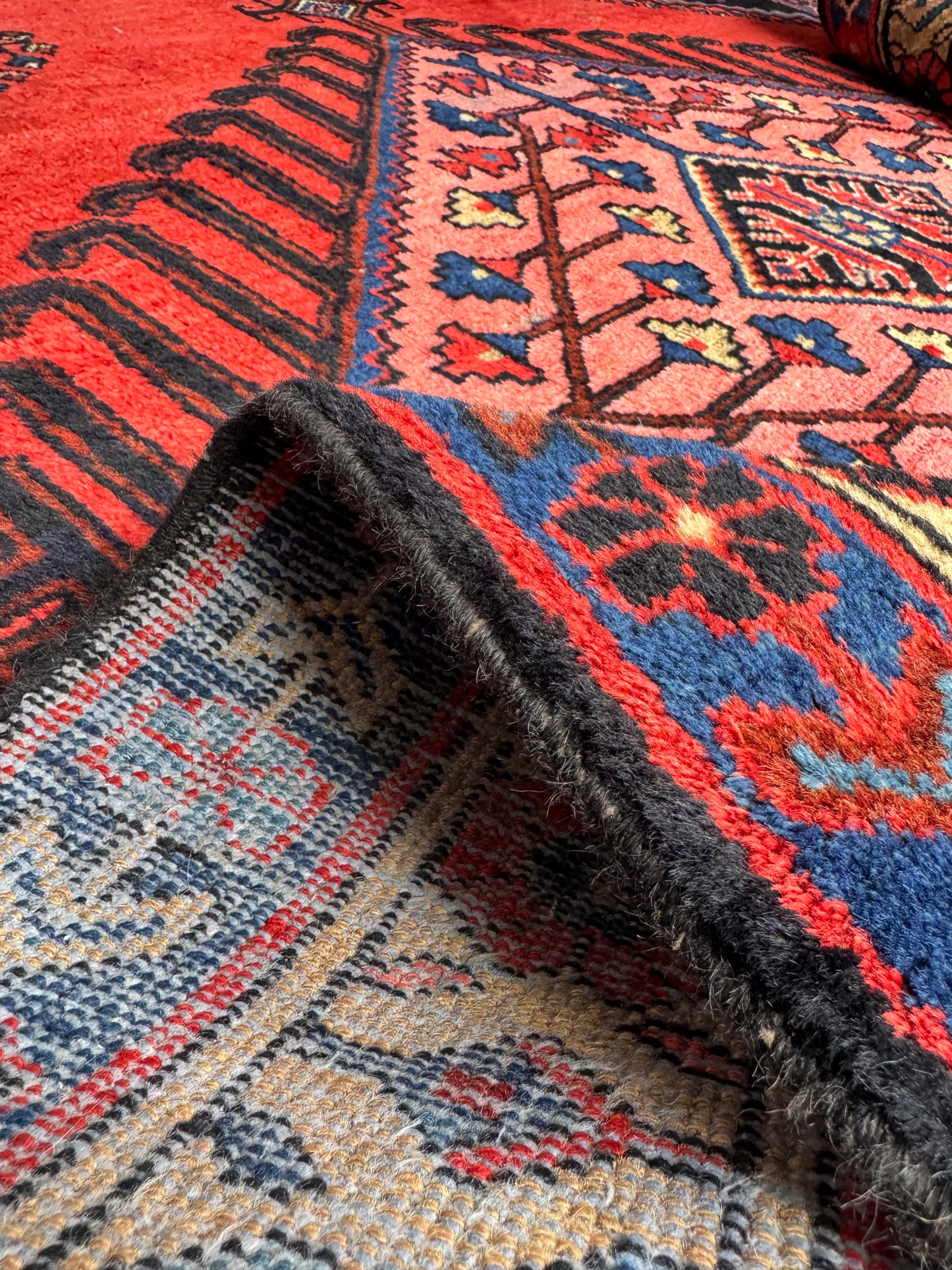 Handmade Persian Wiss Rug
340 x 210 cm | 11.2 x 6.9 ft