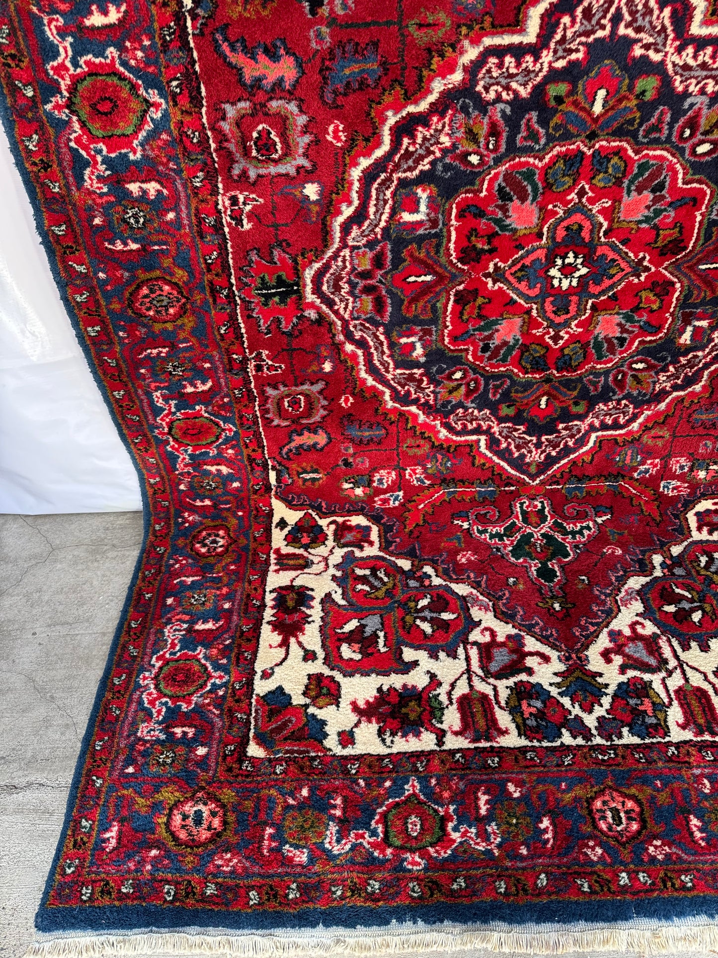 Handmade Persian Bakhtiar 300 x 190 cm | 9.84 x 6.23 ft