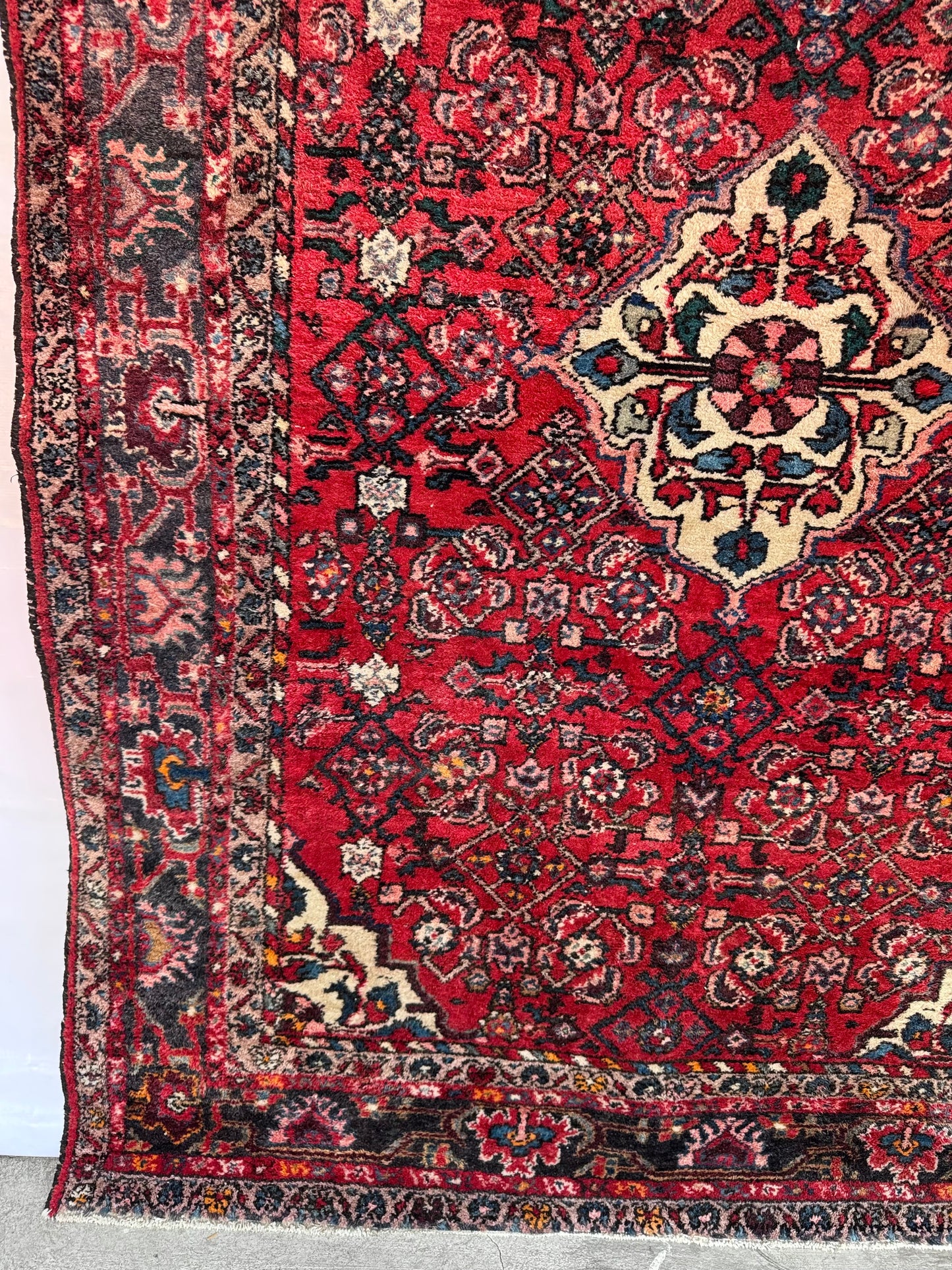 Handmade Persian Hosseinabad 220 x 150 cm | 7.22 x 4.92