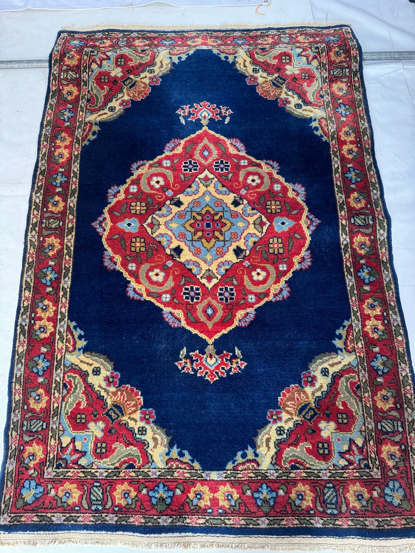 Handmade Romainian Rug 157 x 102 cm | 5.15 x 3.35 ft