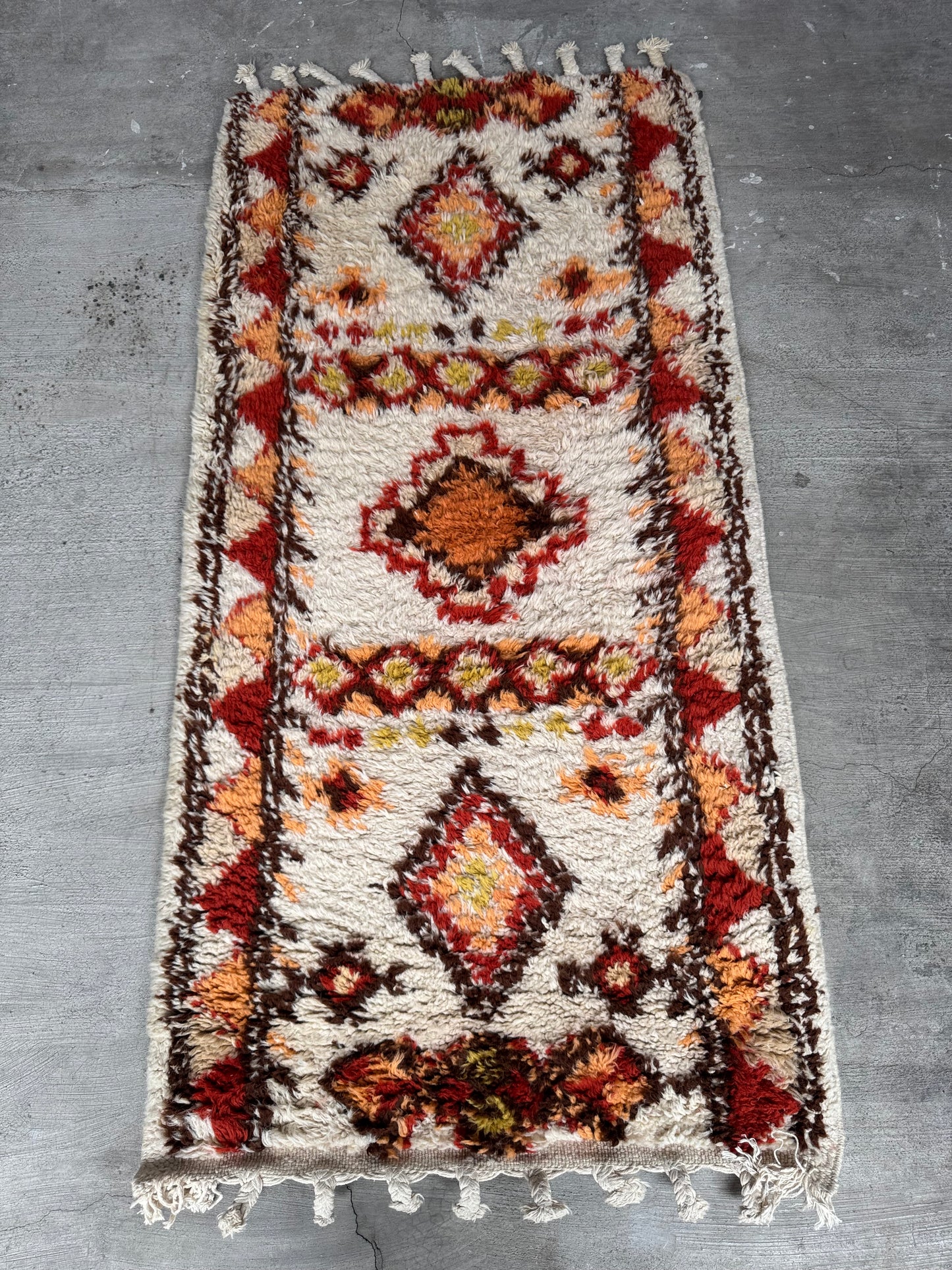 Handmade Morocan Berber Rug 143 x 70 cm | 4.69 x 2.3 ft