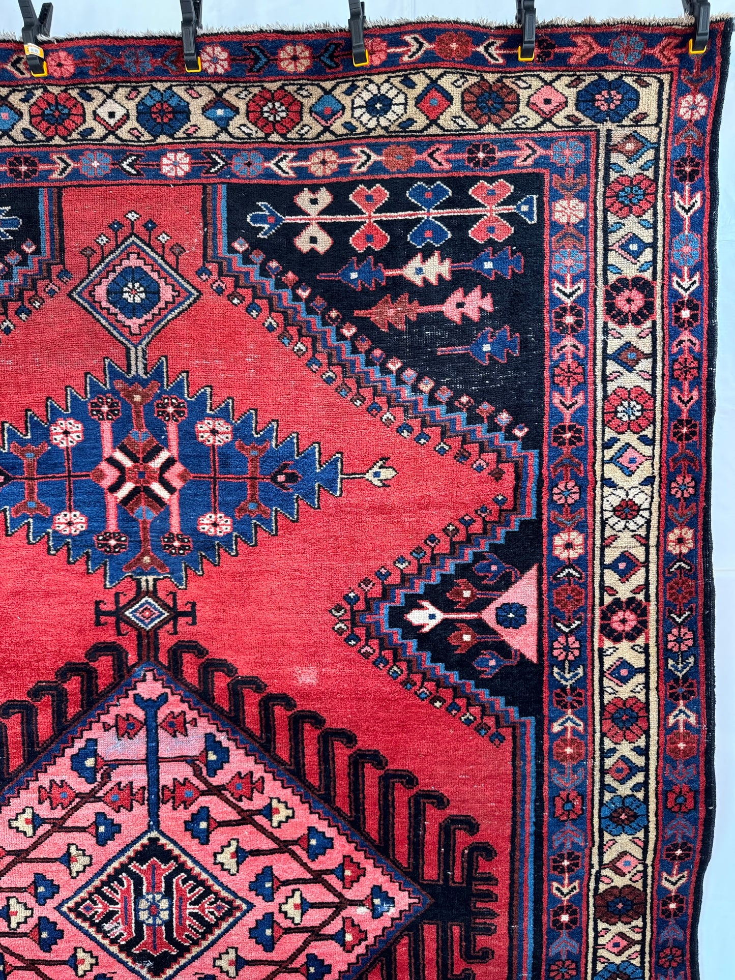 Handmade Persian Wiss Rug
340 x 210 cm | 11.2 x 6.9 ft