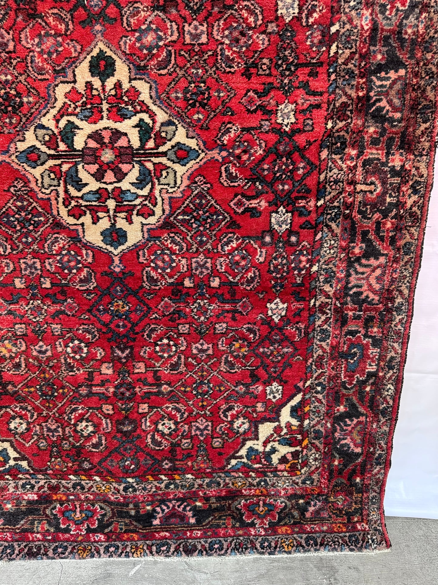 Handmade Persian Hosseinabad 220 x 150 cm | 7.22 x 4.92