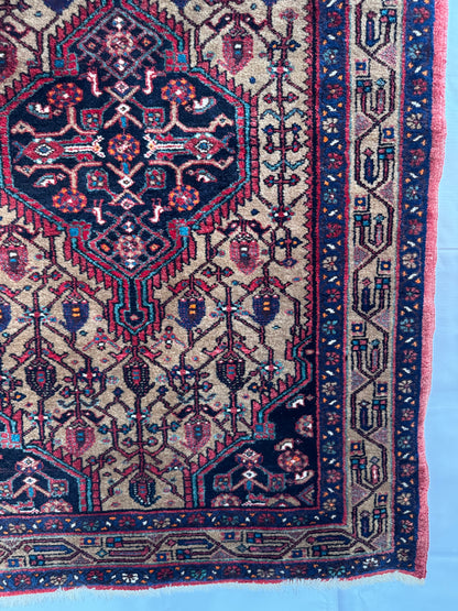 Handmade Persian Hosseinabad Rug 160 x 105 cm | 5.25 x 3.44 ft