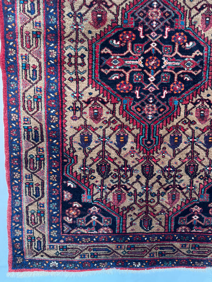 Handmade Persian Hosseinabad Rug 160 x 105 cm | 5.25 x 3.44 ft