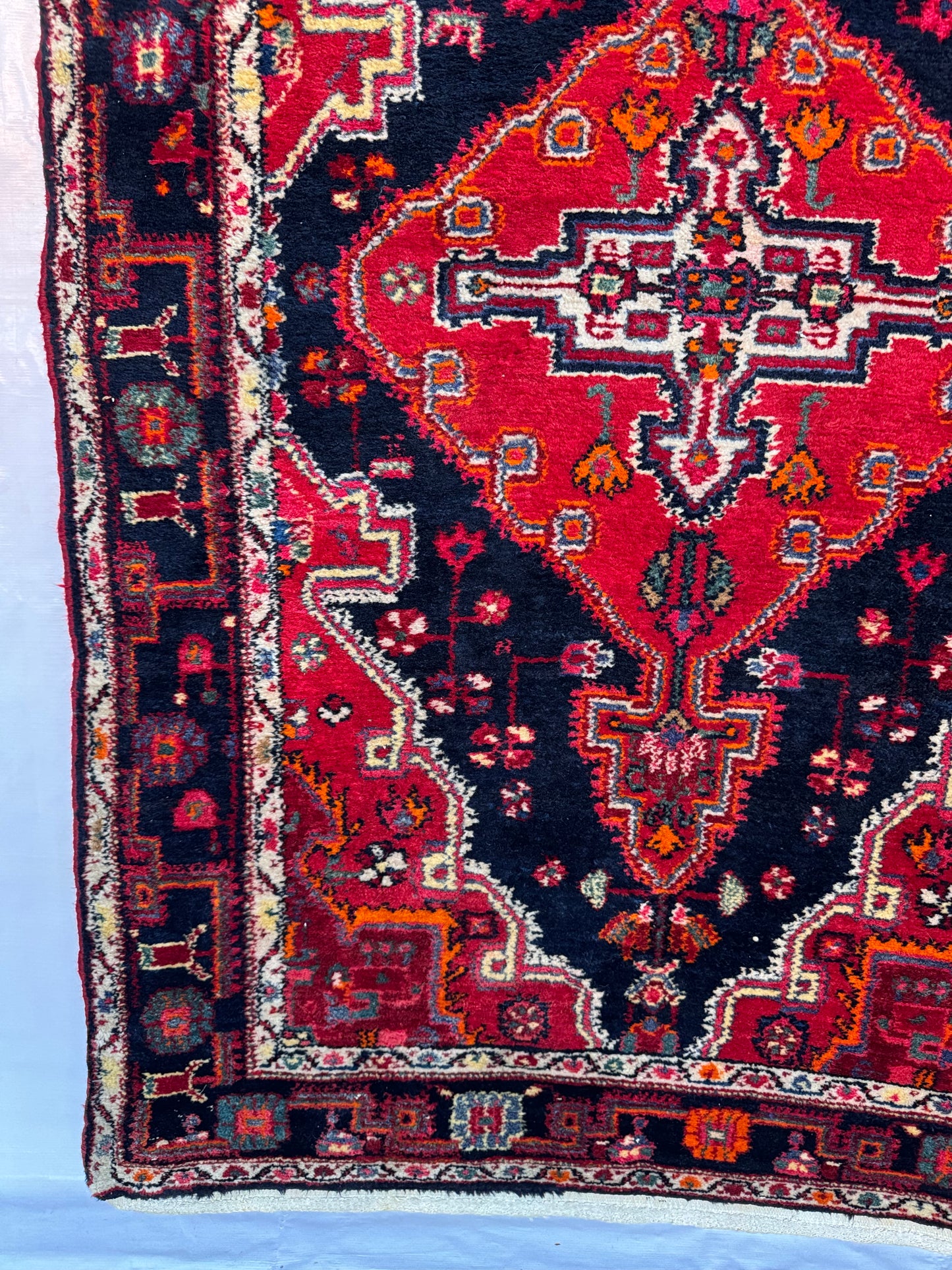 Handmade Persian Tuyserkan Rug 202 x 128 cm | 6.6 x 4.2 ft