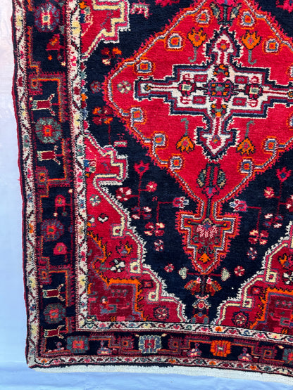 Handmade Persian Tuyserkan Rug 202 x 128 cm | 6.6 x 4.2 ft