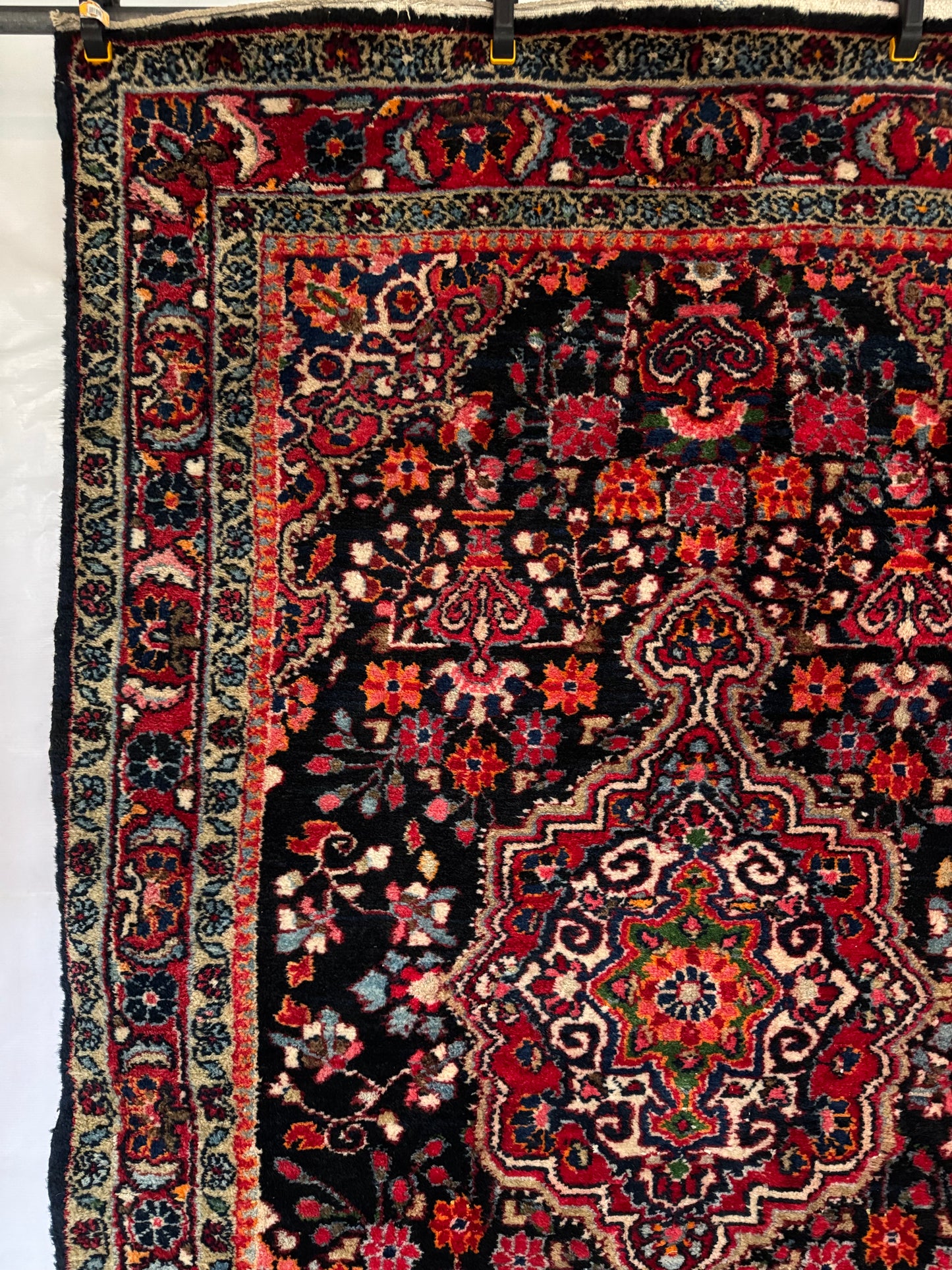 Handmade Persian Sarouk Rug 215 x 139 cm | 7.05 x 5 ft