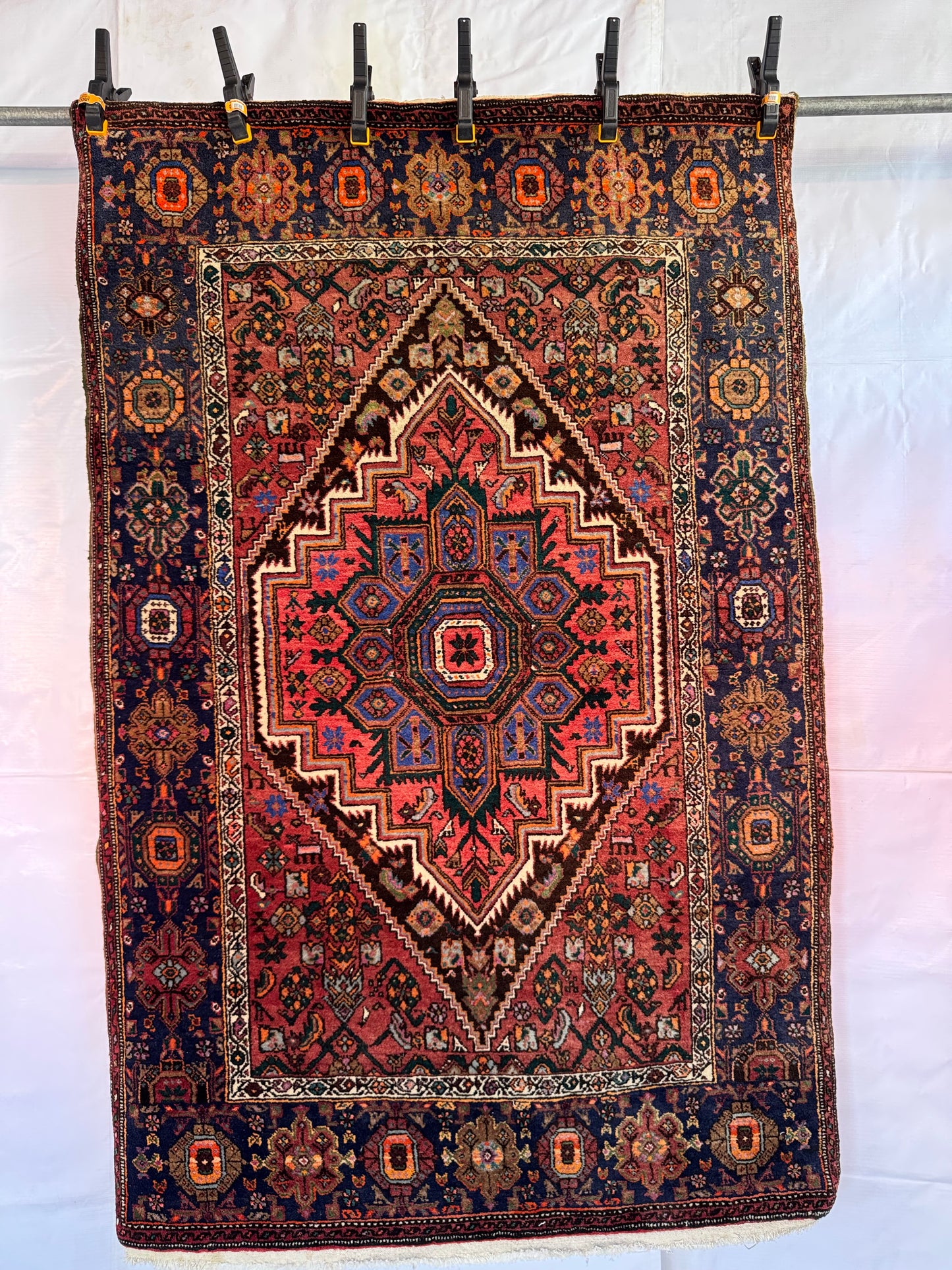 Handmade Persian Golthog 175 x 107 cm | 5.74 x 3.51 ft
