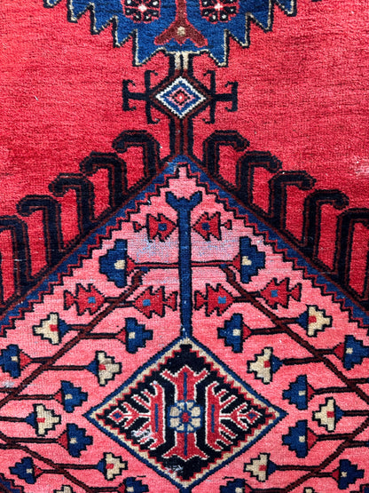 Handmade Persian Wiss Rug
340 x 210 cm | 11.2 x 6.9 ft