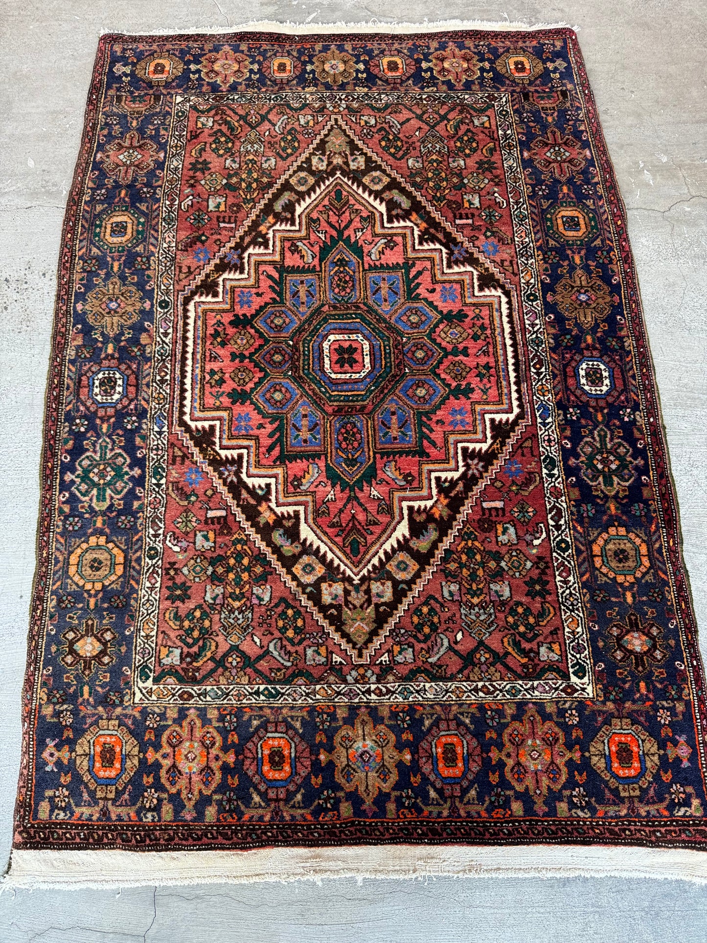 Handmade Persian Golthog 175 x 107 cm | 5.74 x 3.51 ft