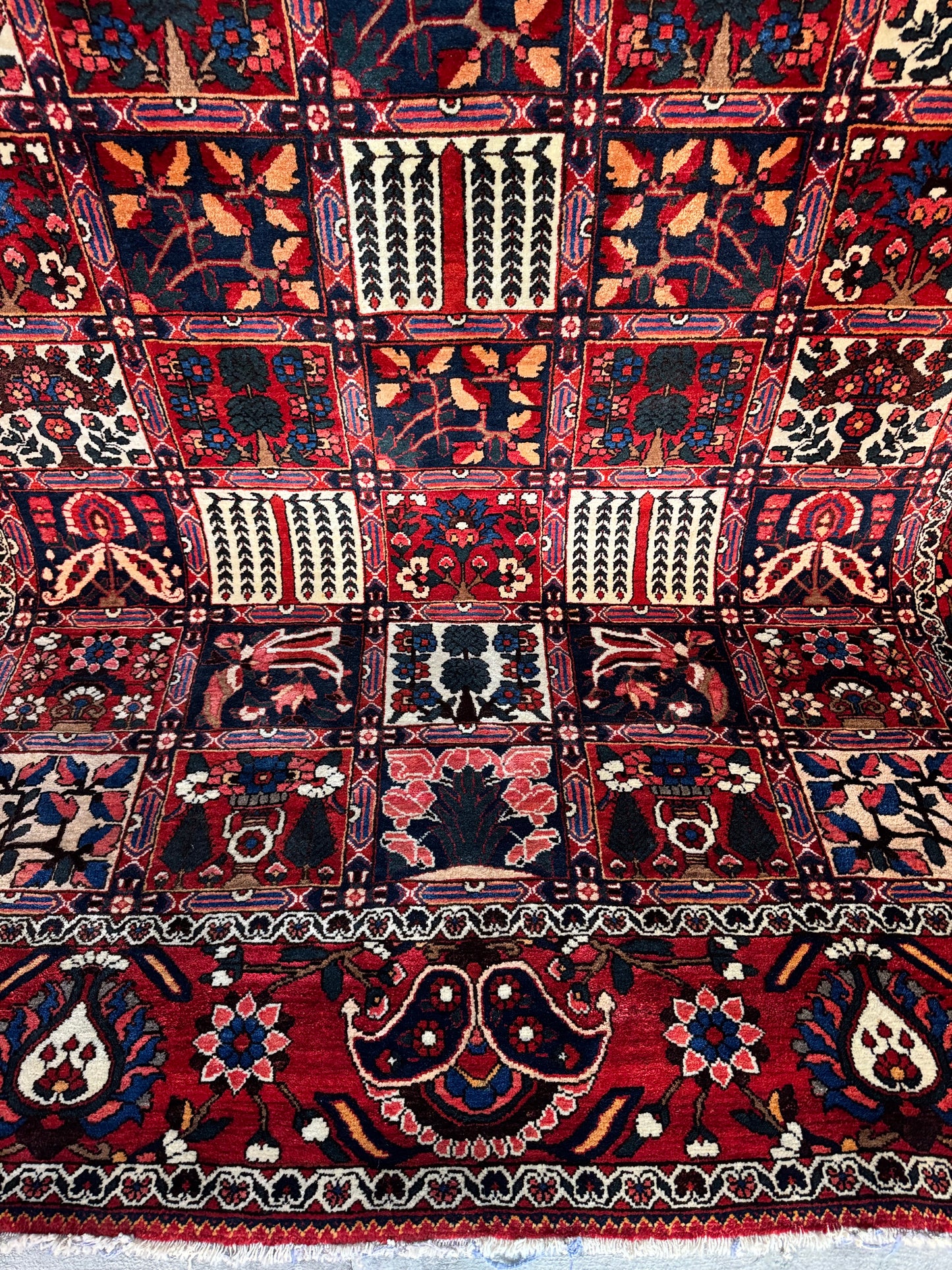 Handmade Persian Bakhtiar 300 x 230 cm | 9.84 x 7.55 ft