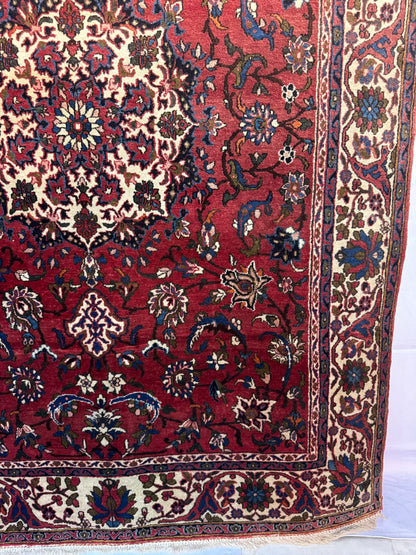Handmade Persian Bakhtiari 211 x 154 cm | 7 x 5 ft