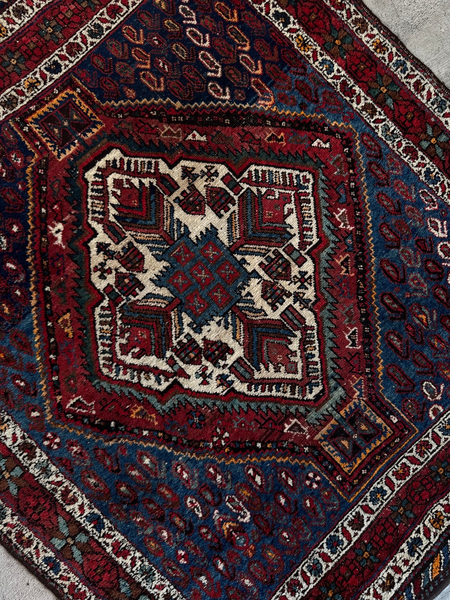 Handmade Persian Afshar Rug
145 x 125 cm | 4.9 x 4.1 ft