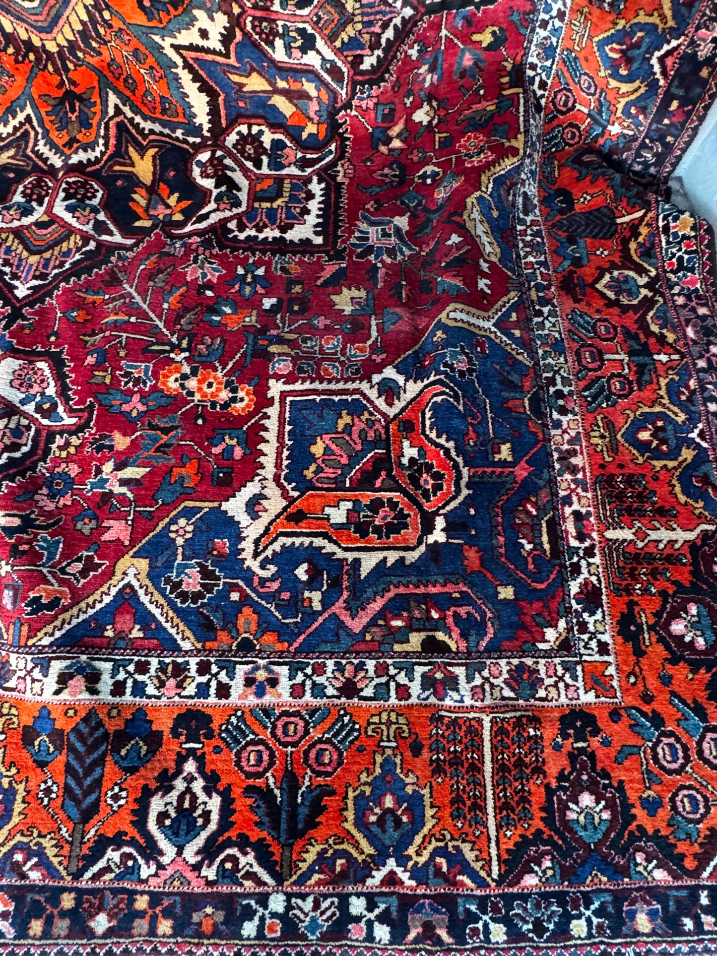 Handmade Persian Bakhtiar 390 x 315 cm | 12.8 x 10.33 ft
