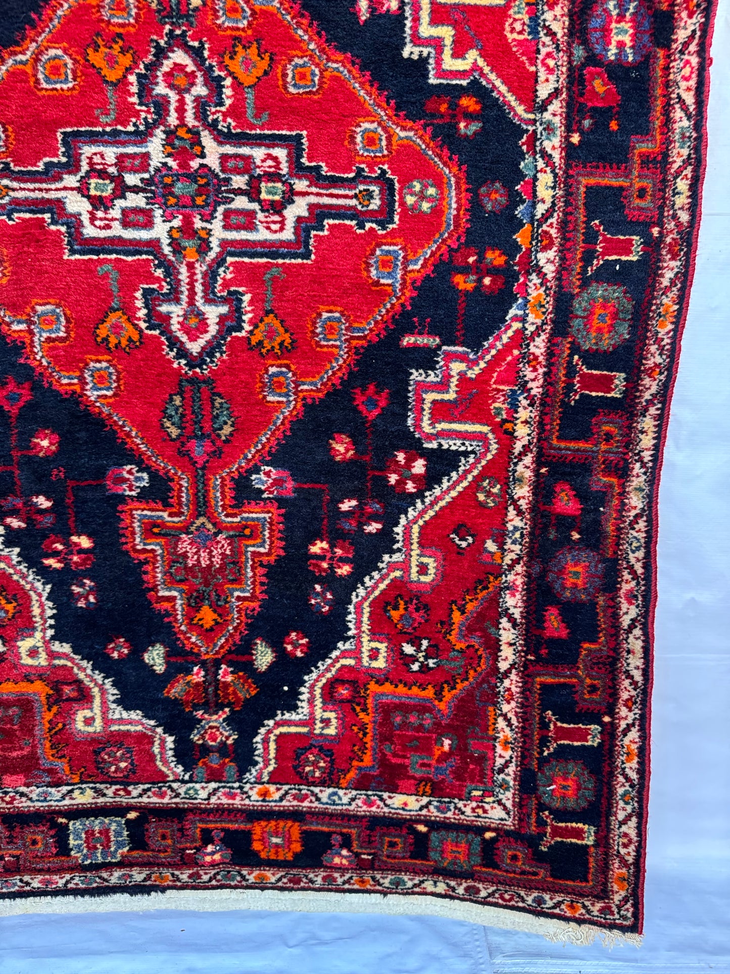 Handmade Persian Tuyserkan Rug 202 x 128 cm | 6.6 x 4.2 ft