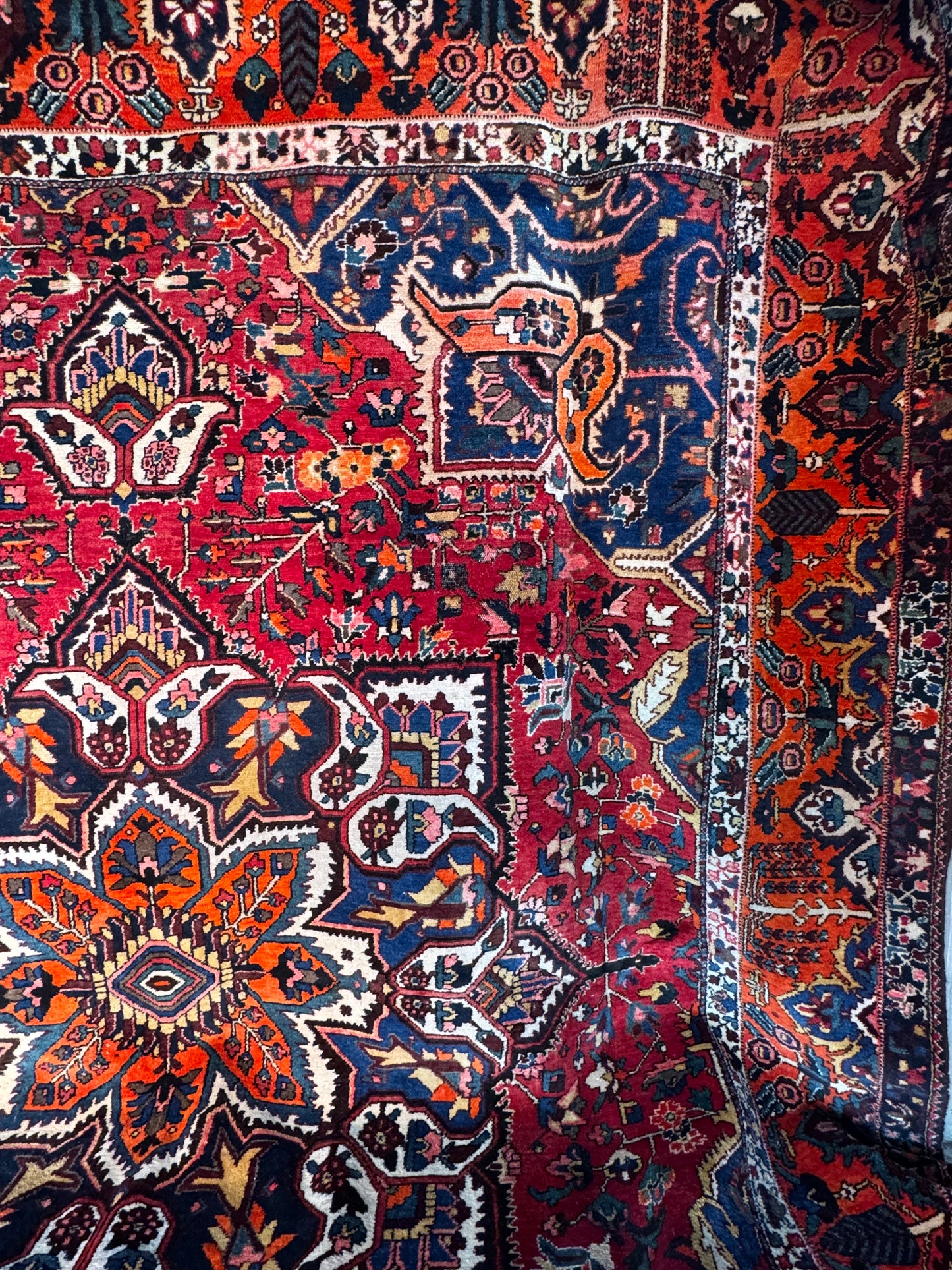 Handmade Persian Bakhtiar 390 x 315 cm | 12.8 x 10.33 ft