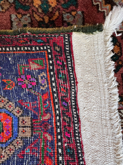 Handmade Persian Golthog 175 x 107 cm | 5.74 x 3.51 ft