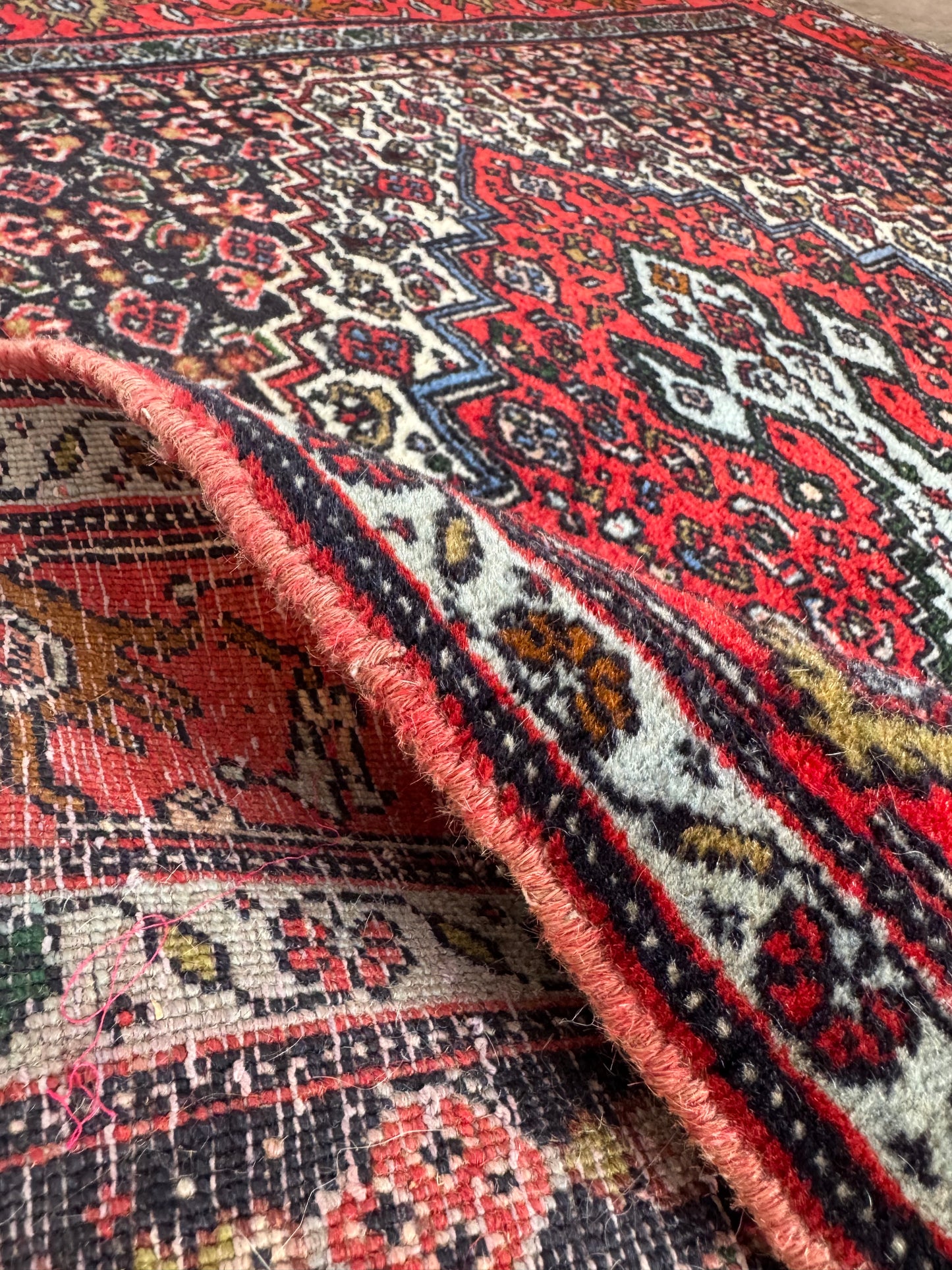 Handmade Persian Senneh Rug
155 x 125 cm | 5.1 x 4.1 ft