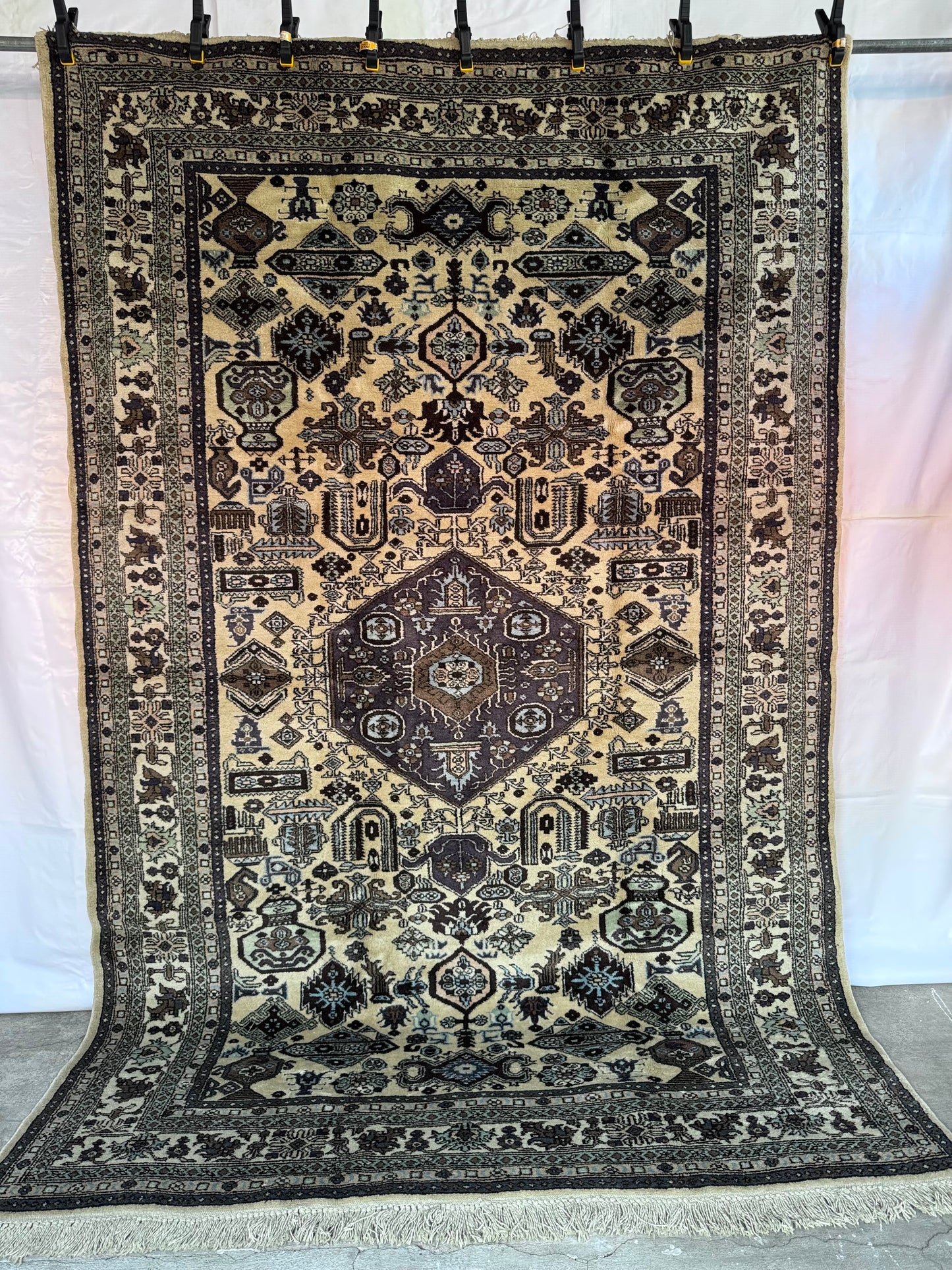 Handmade Ardebil Rug 270 x 174 cm | 8.86 x 5.71 ft